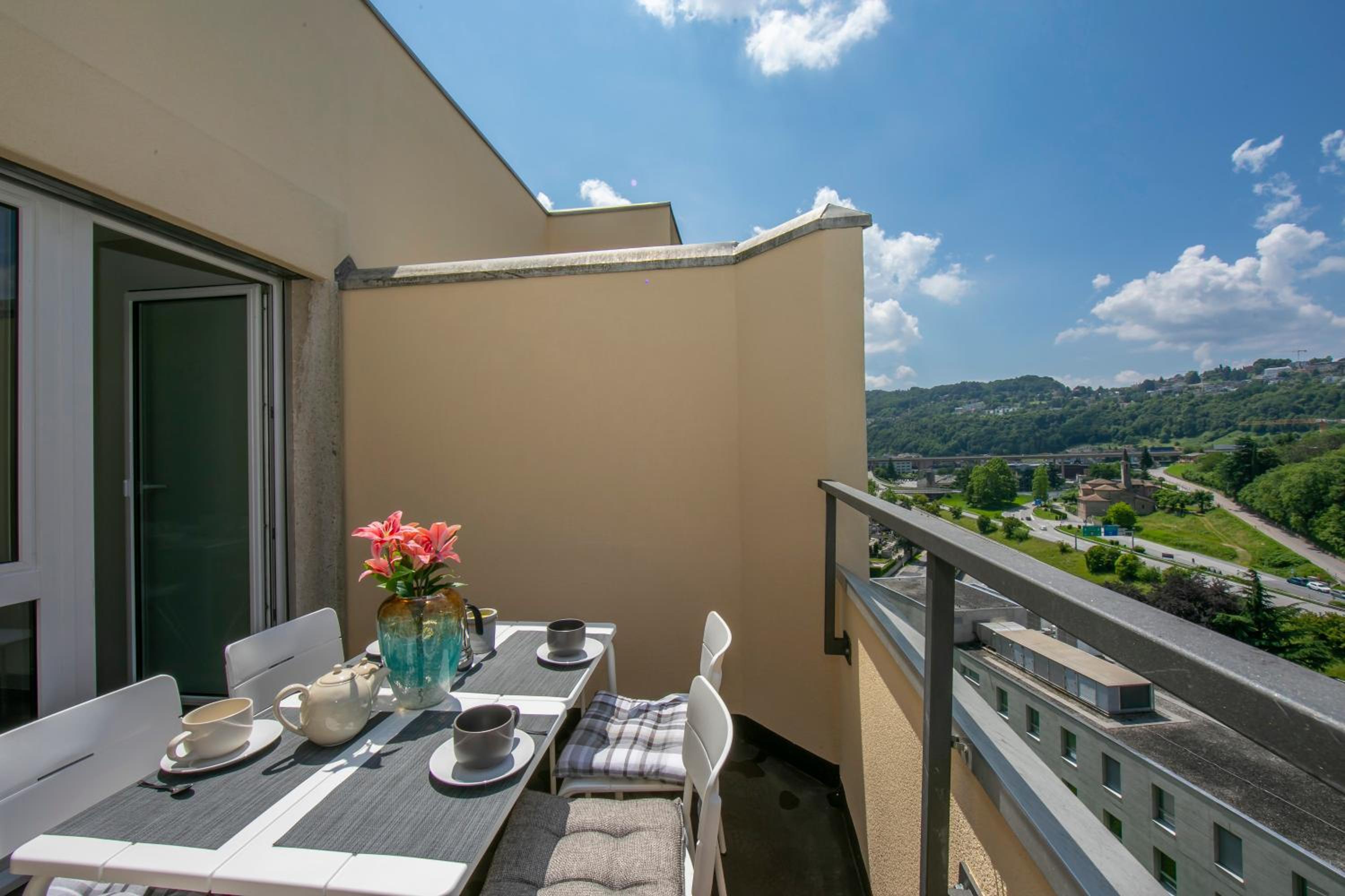 Laguna di Lugano with Balcony - Happy Rentals