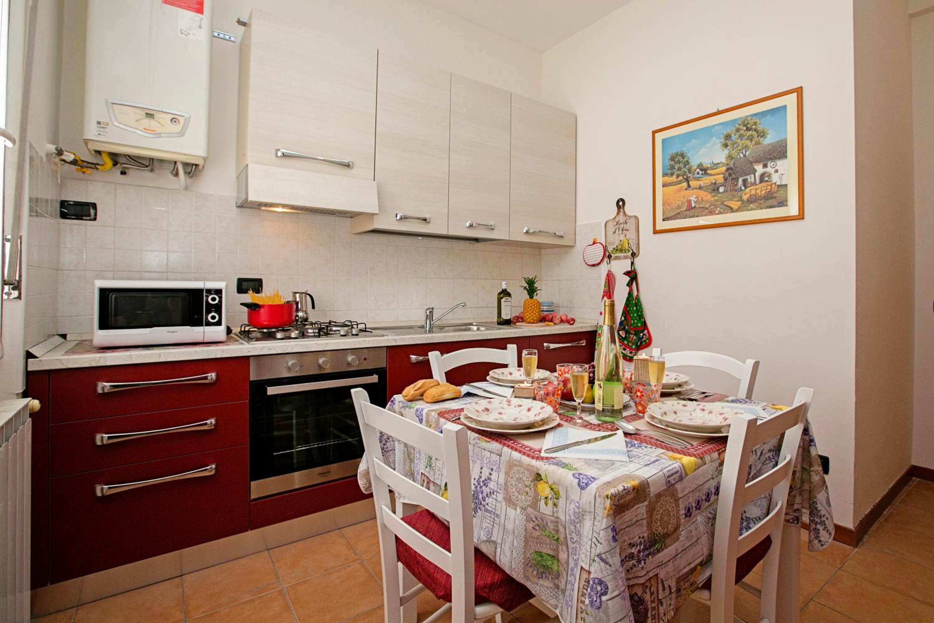 Villa Mimosa Near Desenzano Old Town Apt 1 Parking, AC, WiFi - Happy Rentals