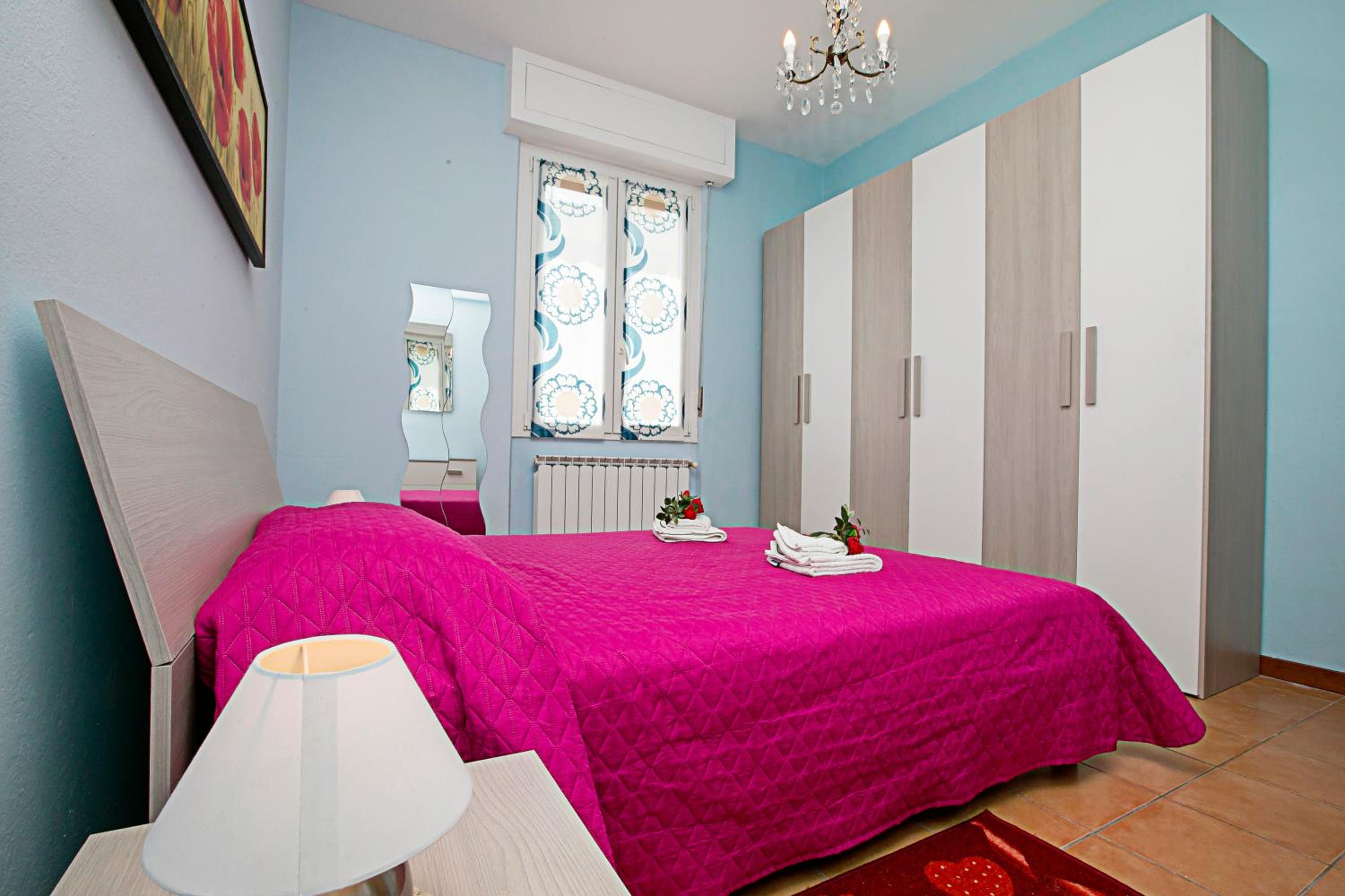 Villa Mimosa Near Desenzano Old Town Apt 1 Parking, AC, WiFi - Happy Rentals