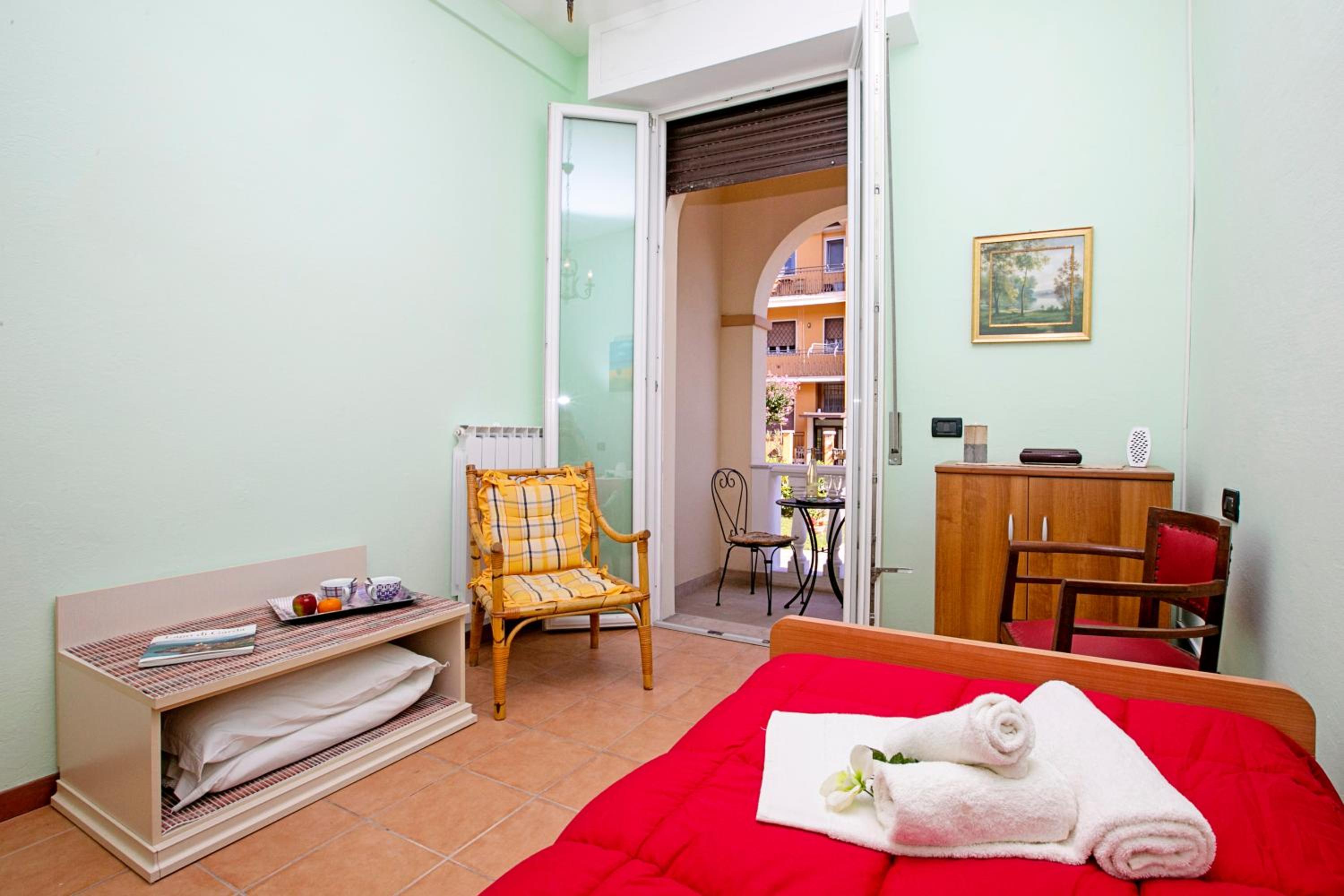 Villa Mimosa Near Desenzano Old Town Apt 1 Parking, AC, WiFi - Happy Rentals