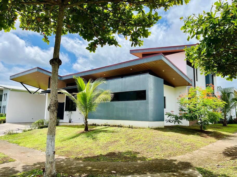 VillaVerde Beach House