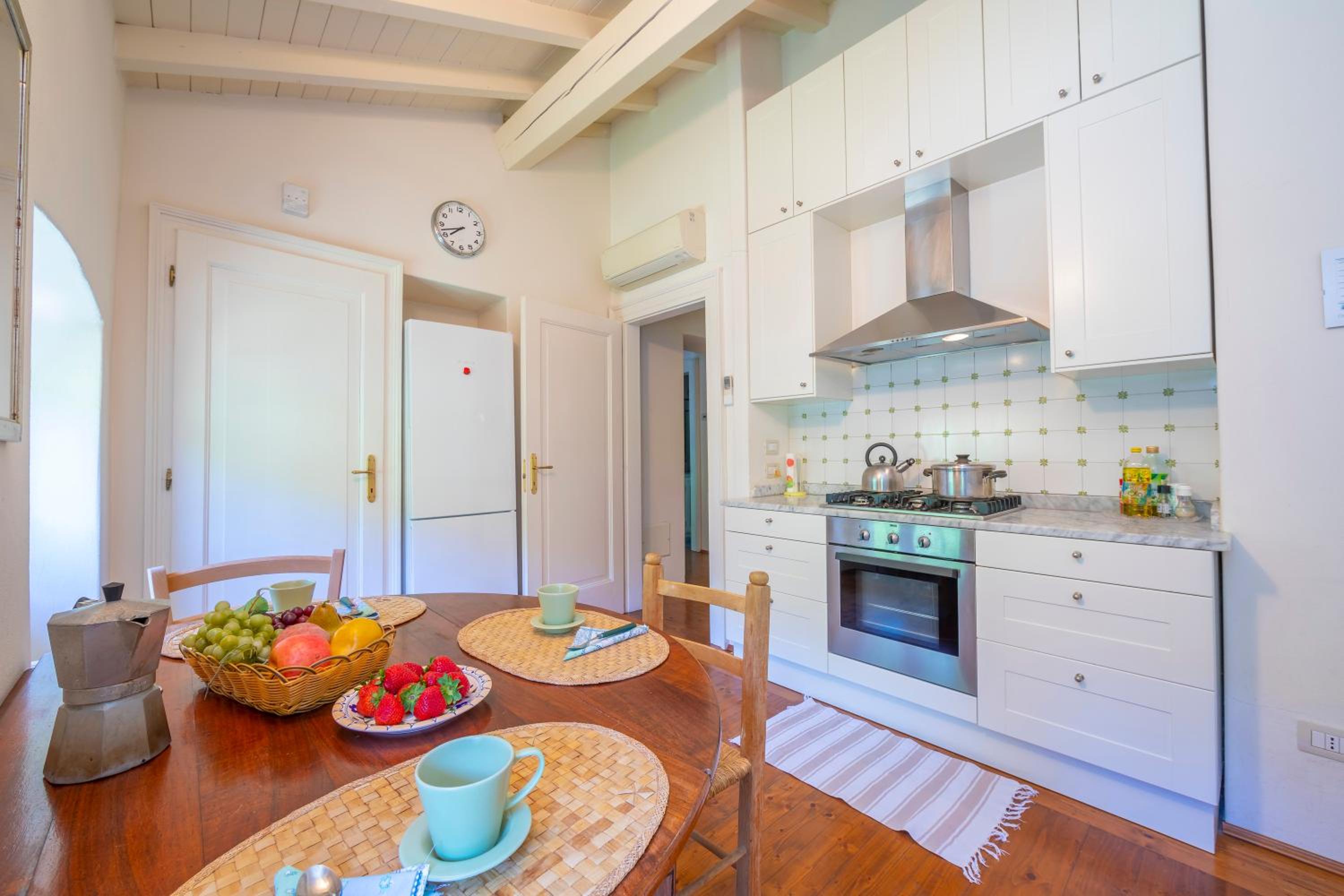 Villa Faccioli Deodara With Shared Pool - Happy Rentals, photo 34