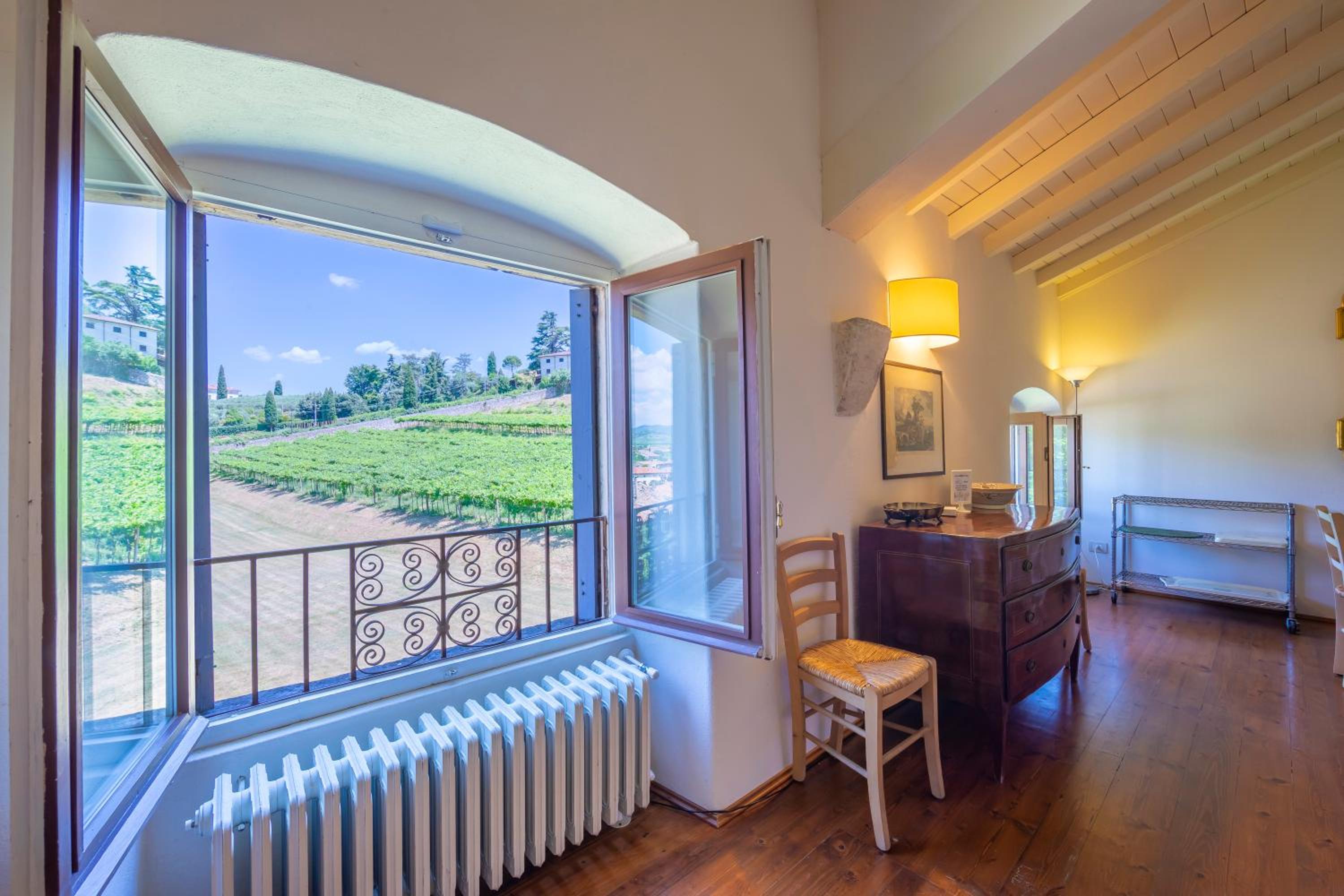 Villa Faccioli Deodara With Shared Pool - Happy Rentals, photo 26