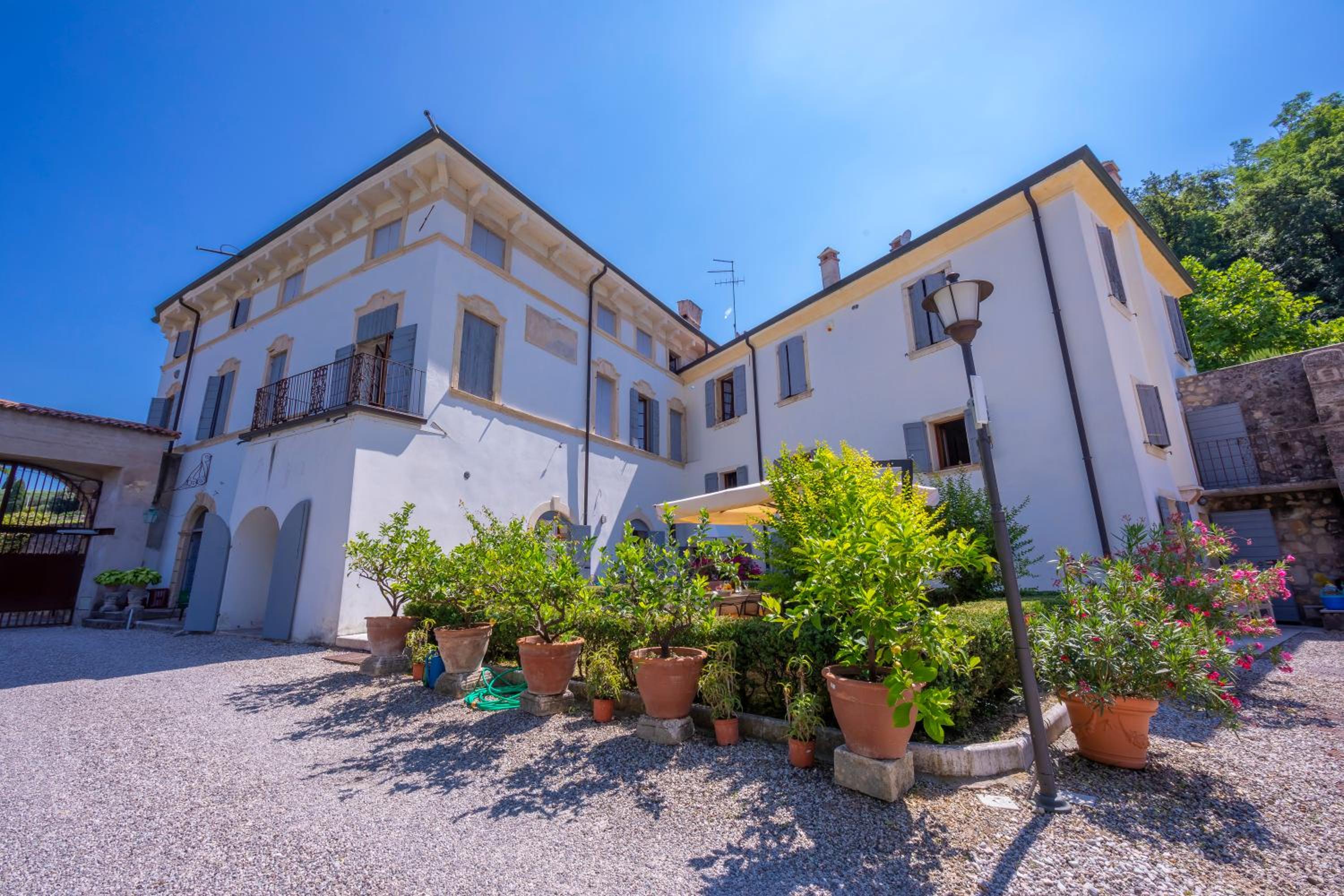 Villa Faccioli Deodara With Shared Pool - Happy Rentals, photo 15