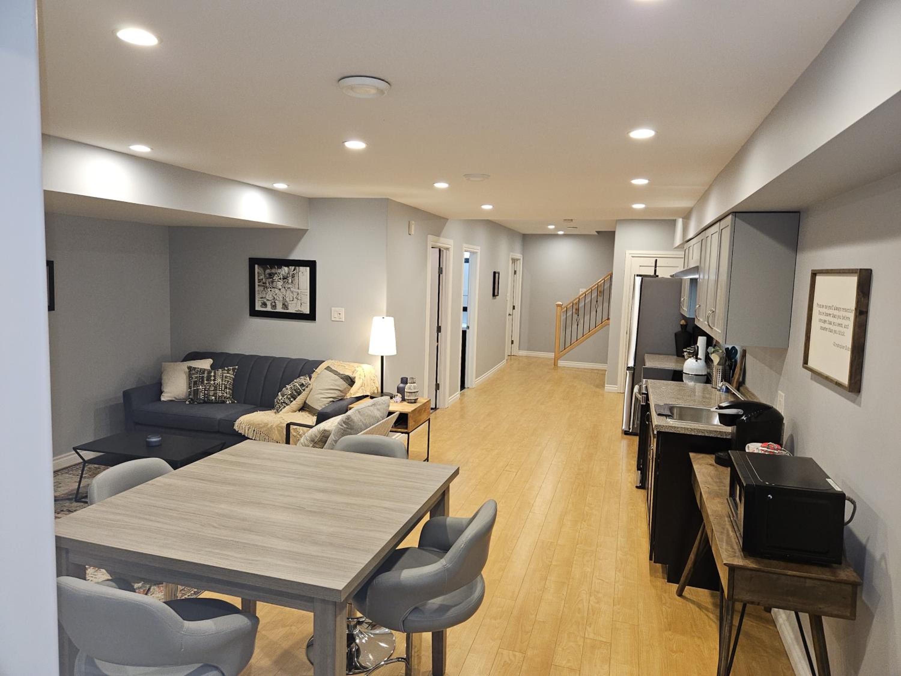 River Valley Basement Suite Near Downtown