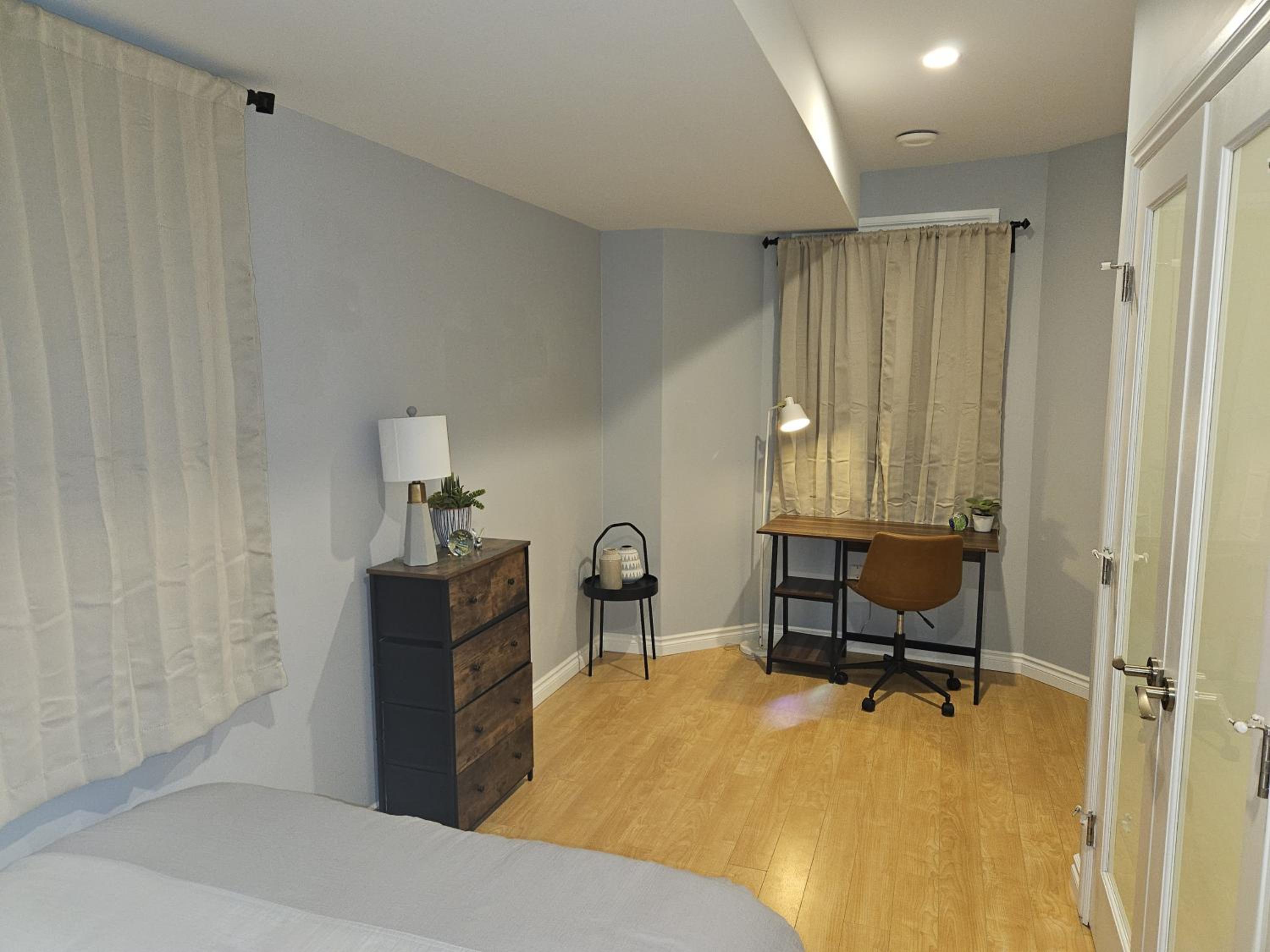 River Valley Basement Suite Near Downtown