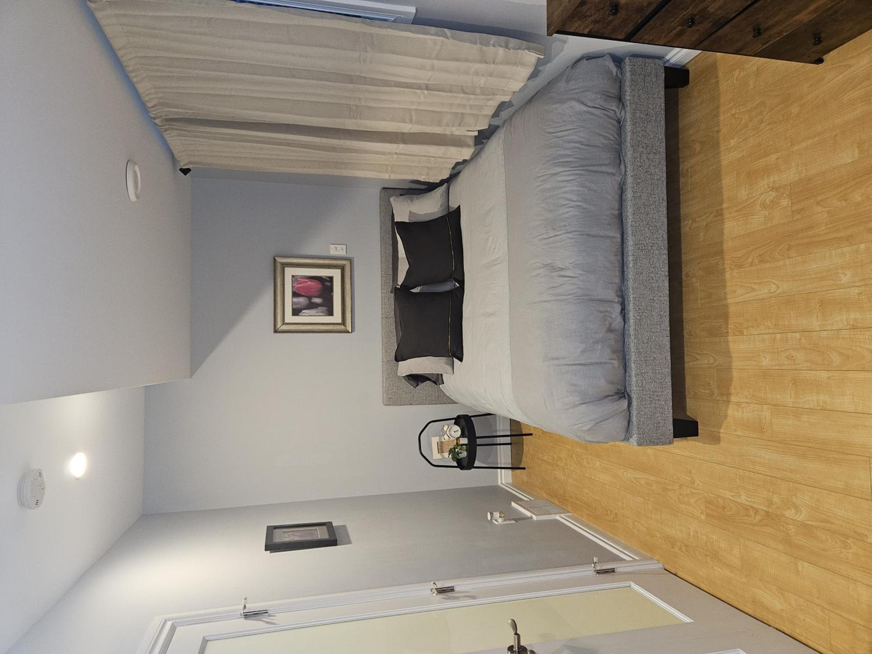 River Valley Basement Suite Near Downtown