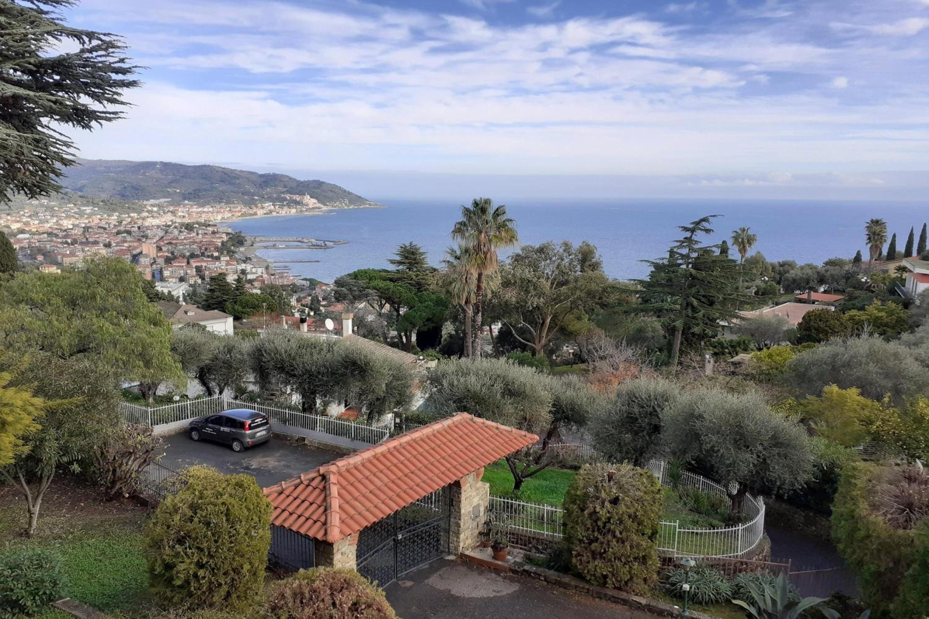 Paradiso Al Mare Terrace and Shared pool - Happy Rentals