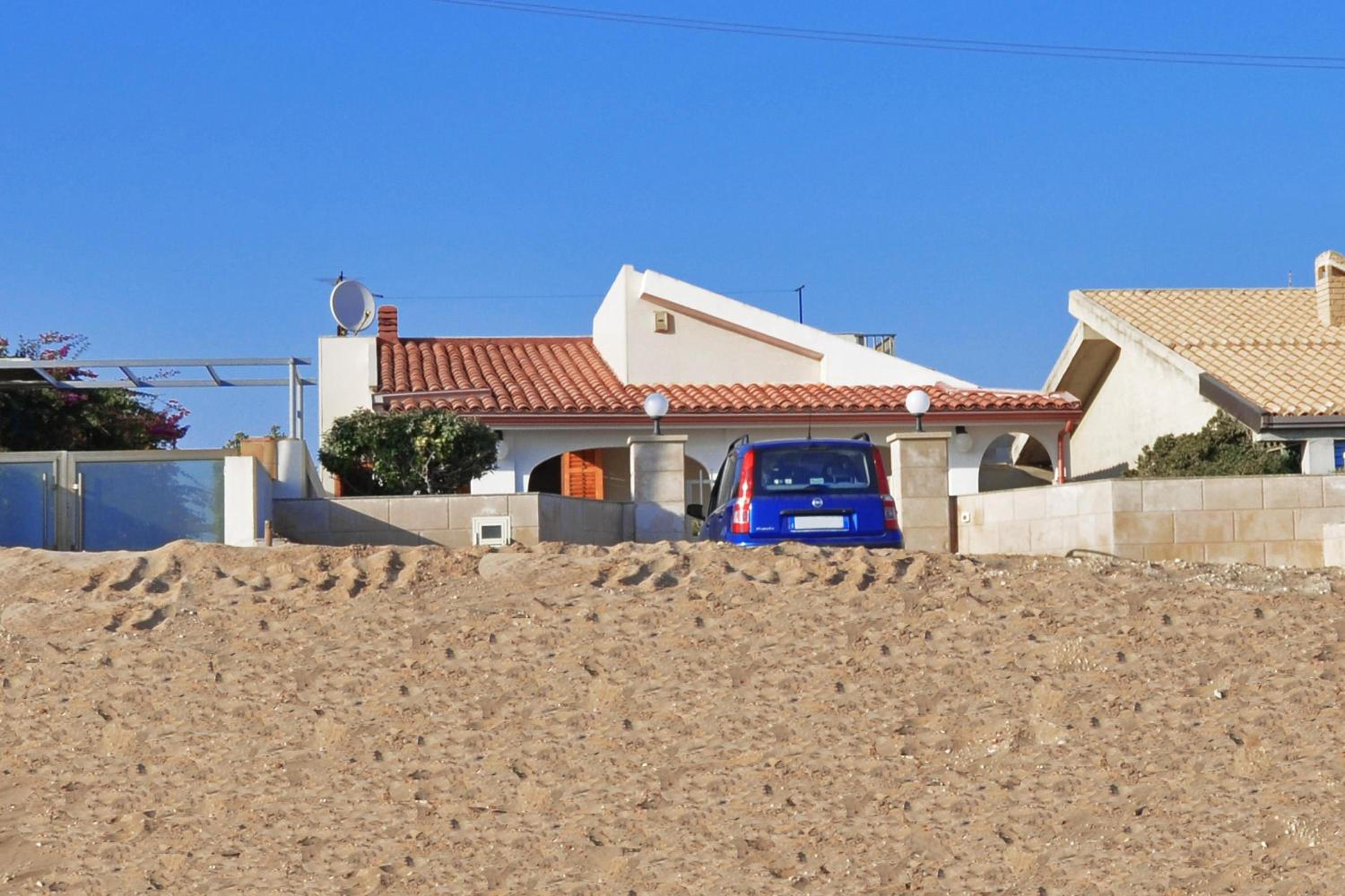 Casa Apara- Happy Rentals view 3