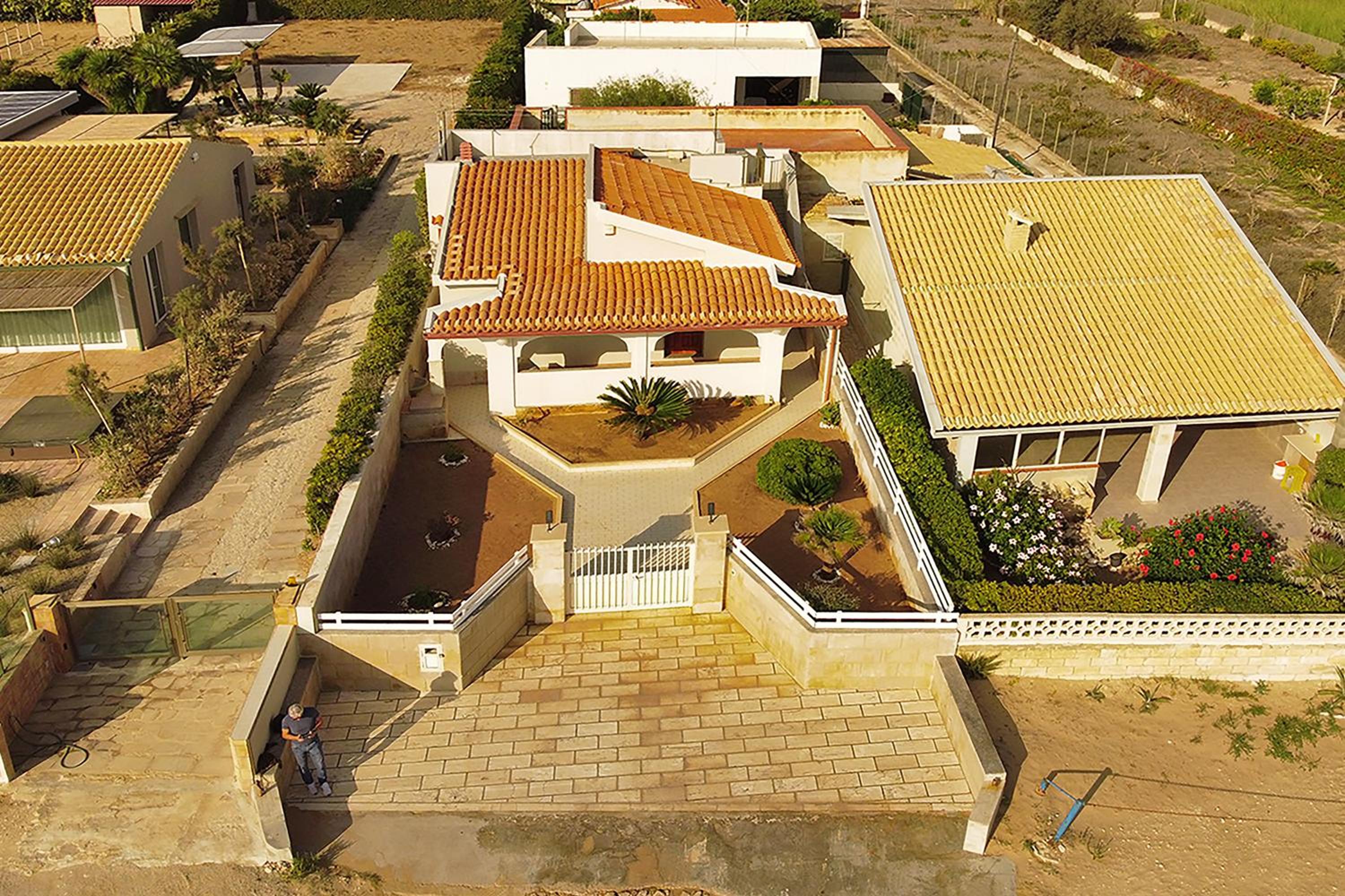 Casa Apara- Happy Rentals view 4