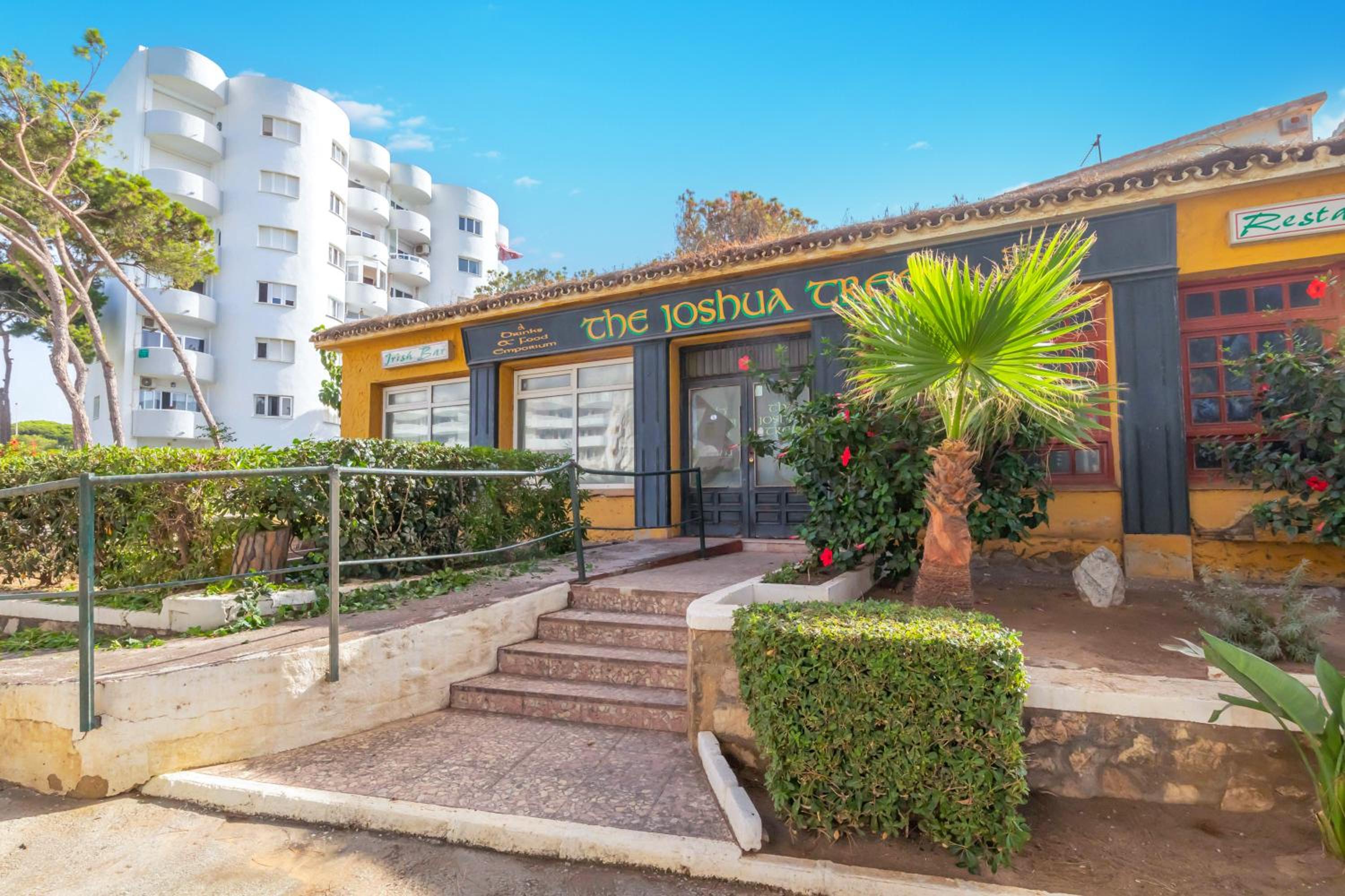 Mediterranean Frontline Beach - Happy Rentals