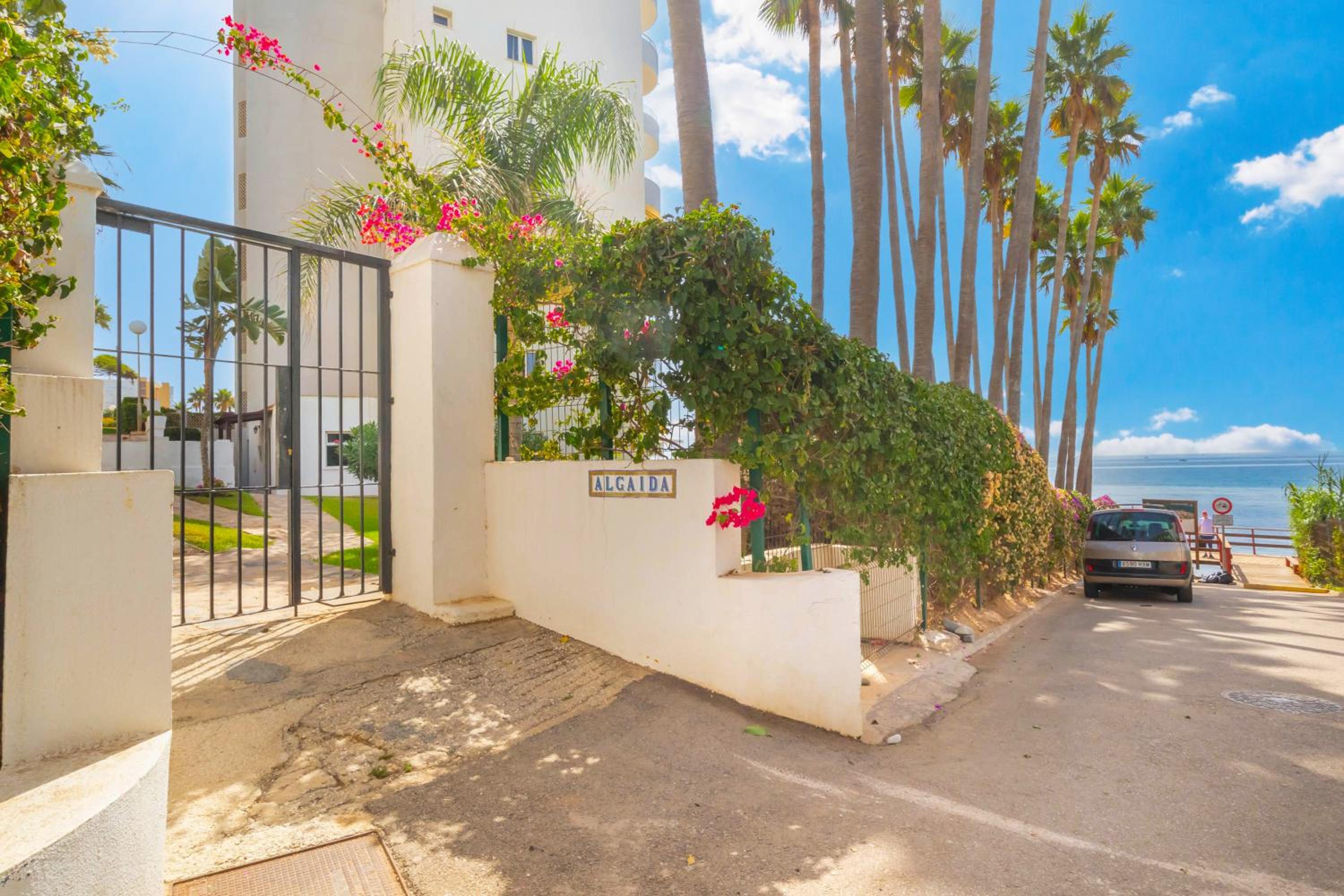 Mediterranean Frontline Beach - Happy Rentals