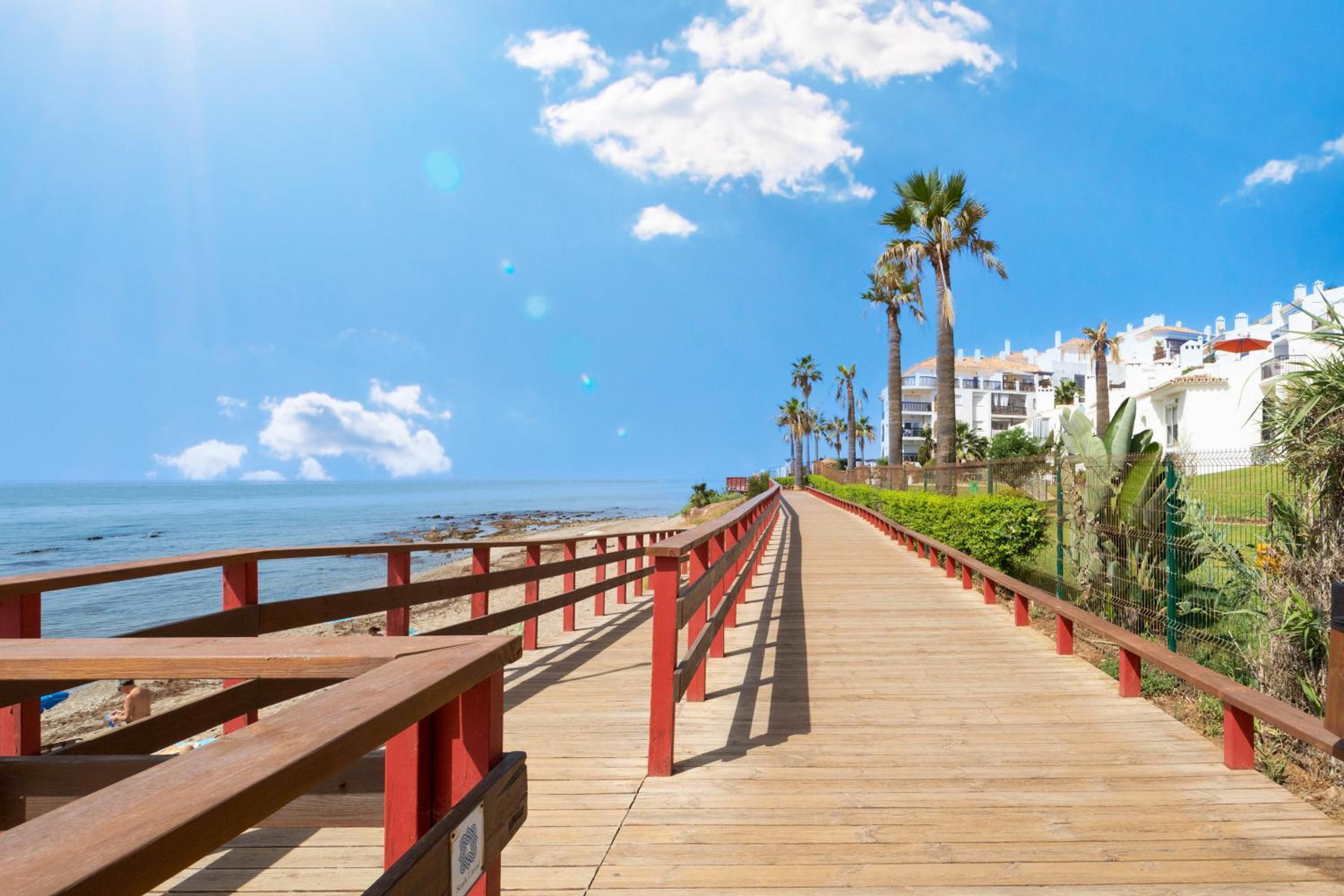 Mediterranean Frontline Beach - Happy Rentals