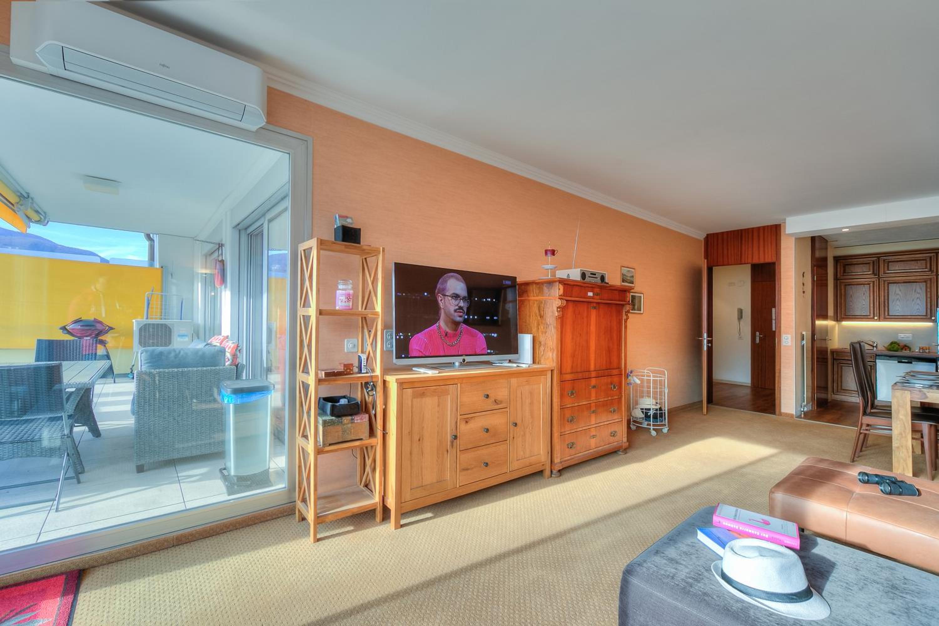 Panorama Maggiore Apartment- Happy Rentals view 2