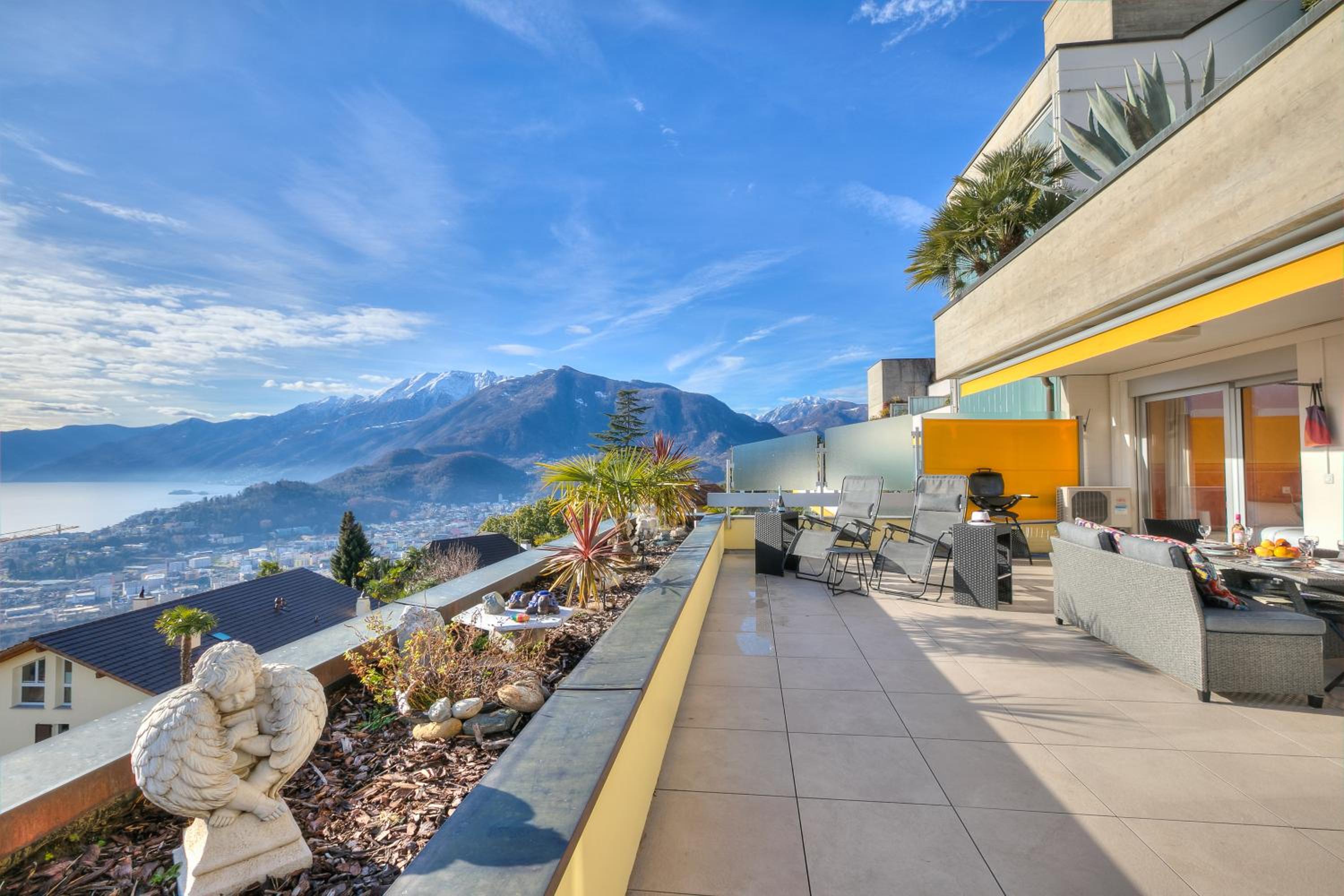 Panorama Maggiore Apartment- Happy Rentals view 4