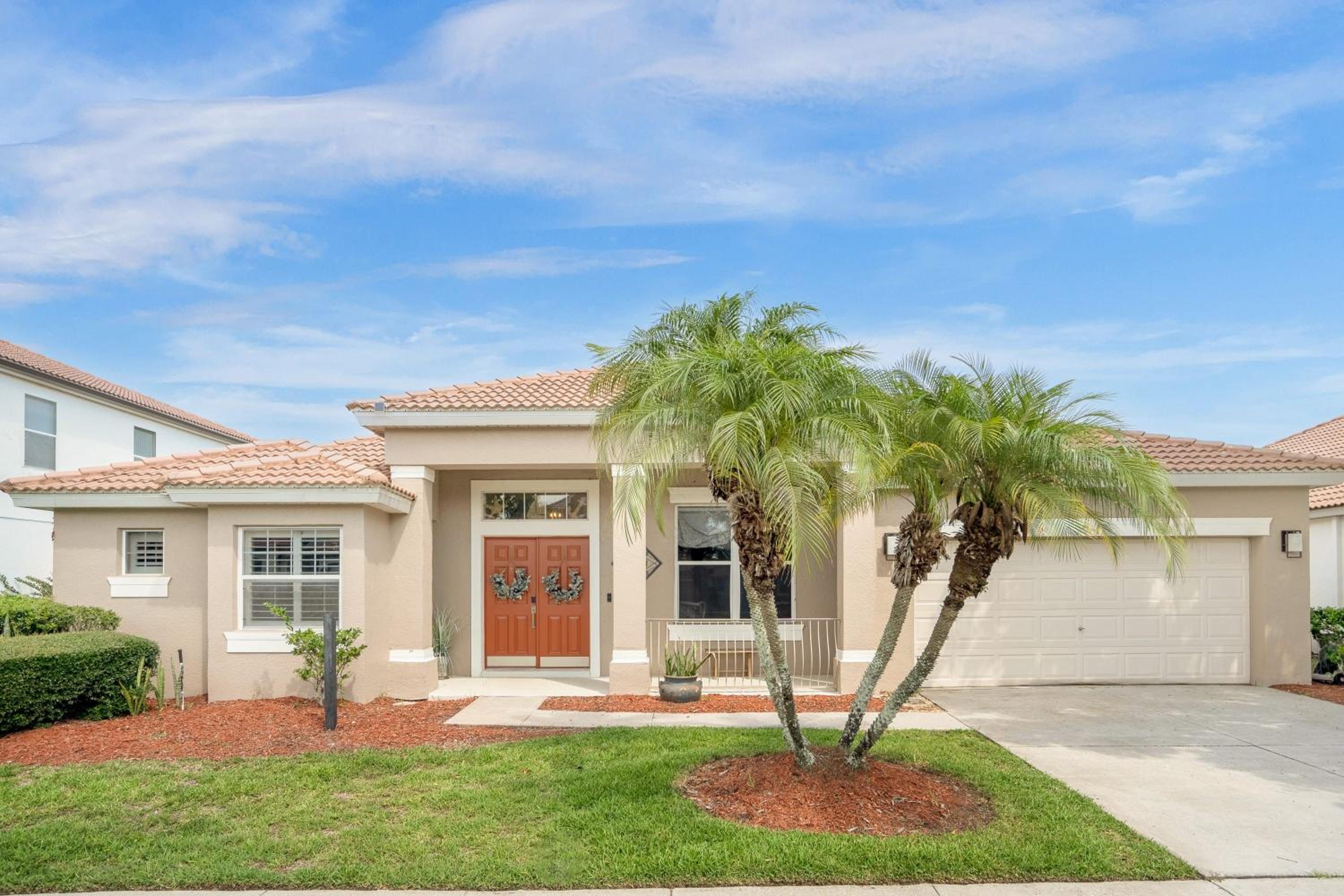 Upstay - Waterside Home with Pool and Hot Tub