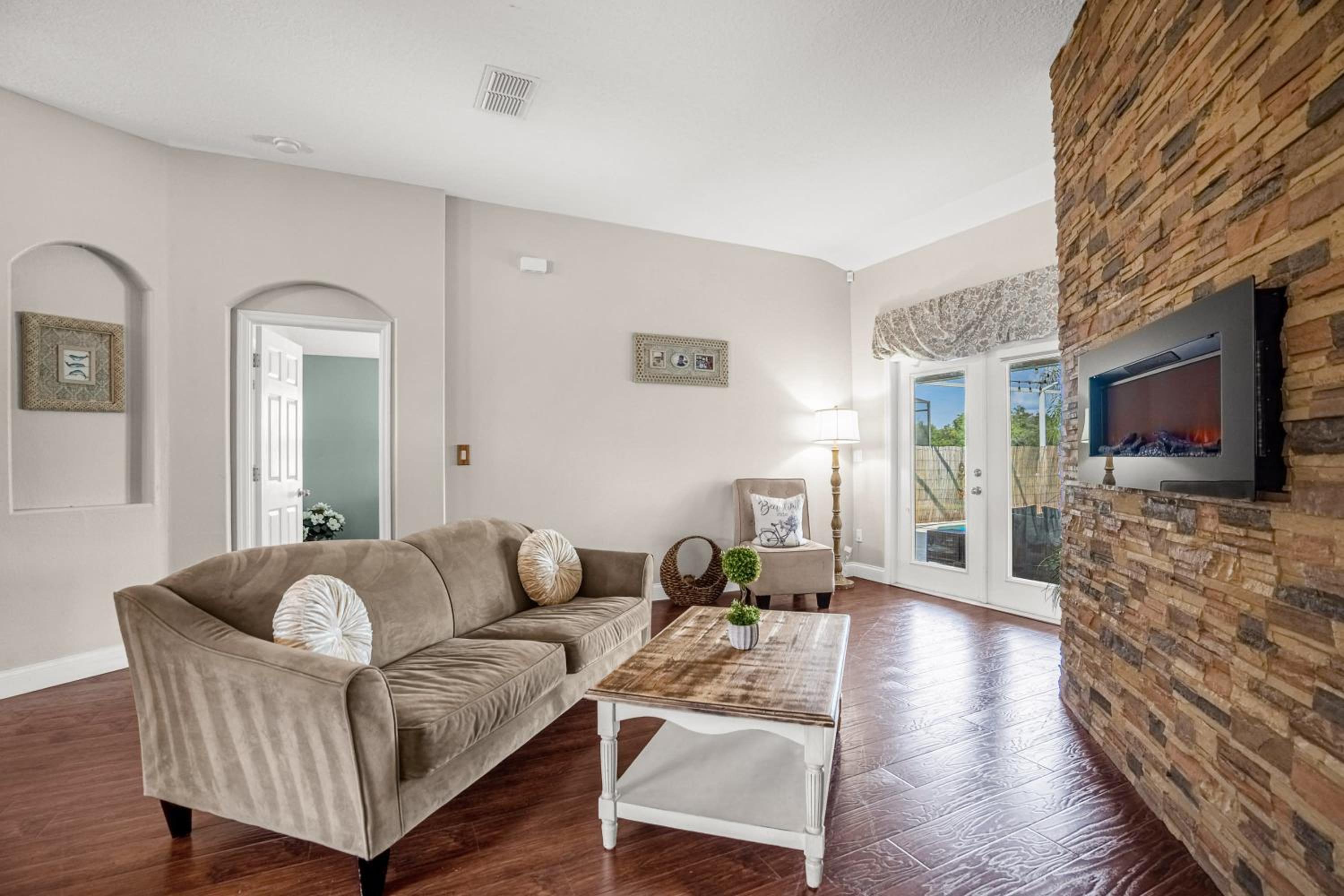 Upstay - Waterside Home with Pool and Hot Tub