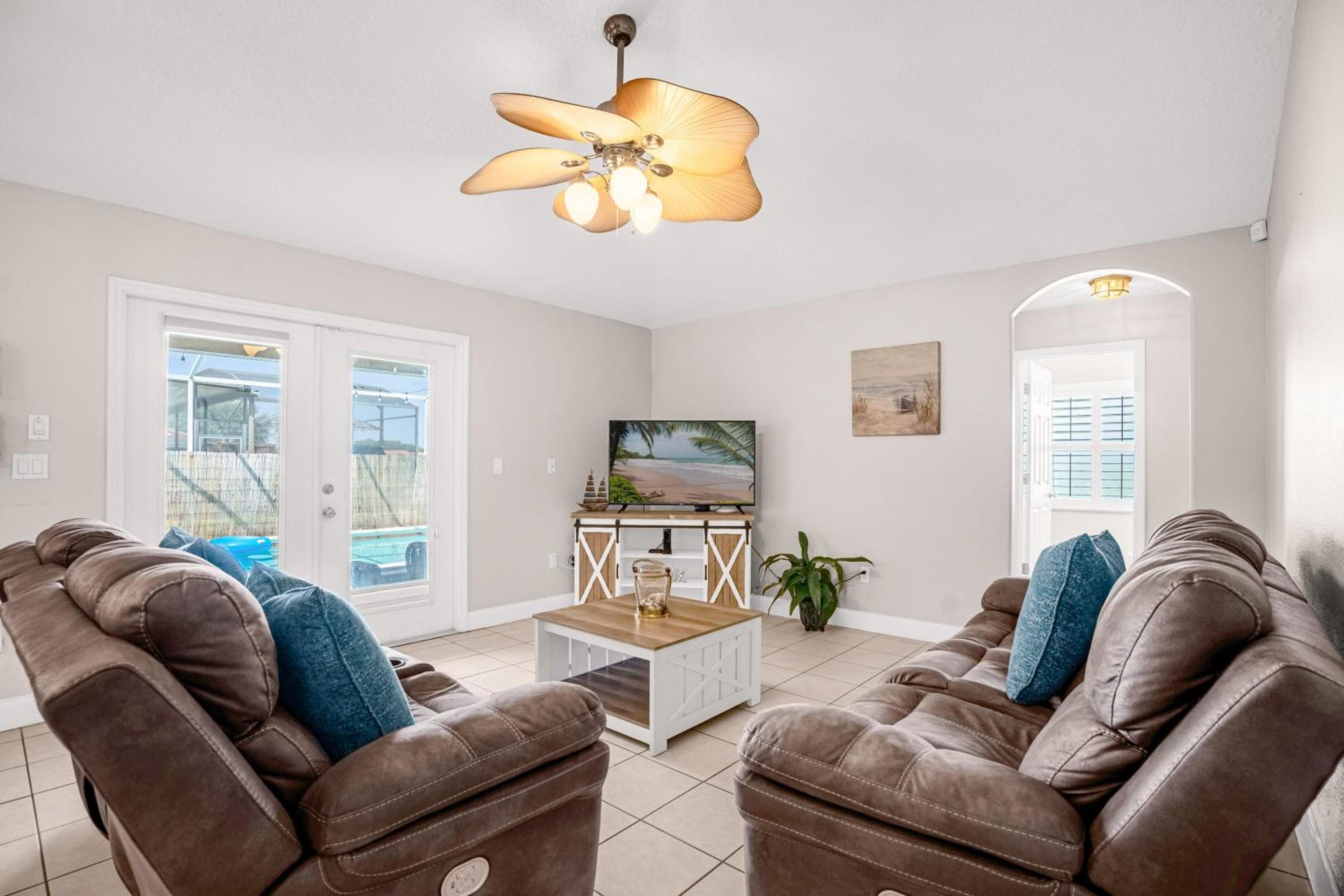 Upstay - Waterside Home with Pool and Hot Tub, photo 17