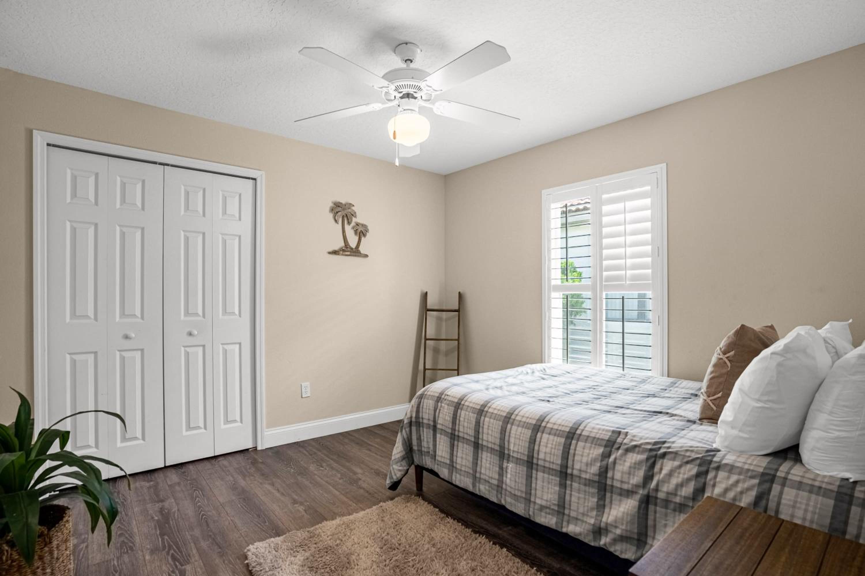 Upstay - Waterside Home with Pool and Hot Tub