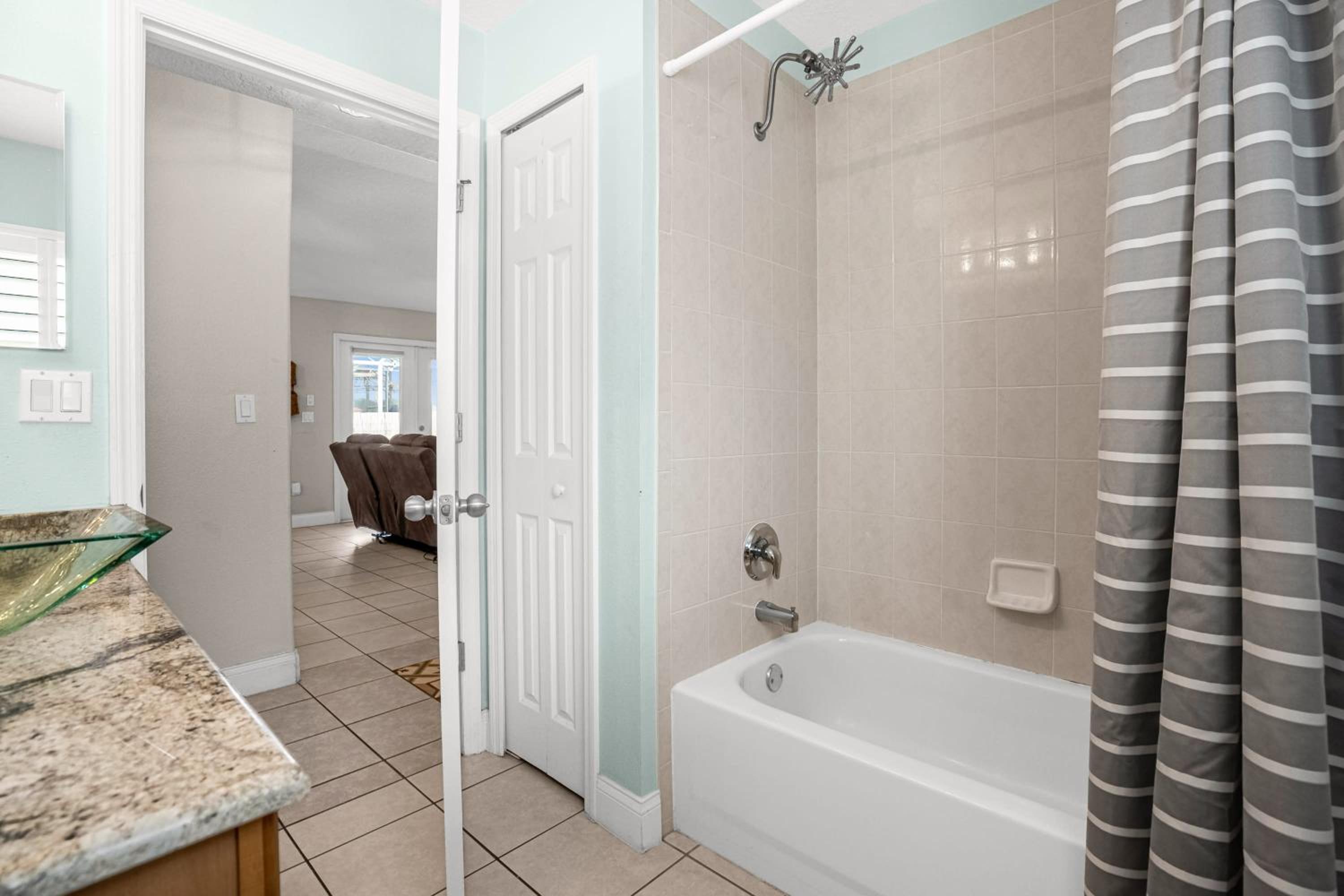 Upstay - Waterside Home with Pool and Hot Tub