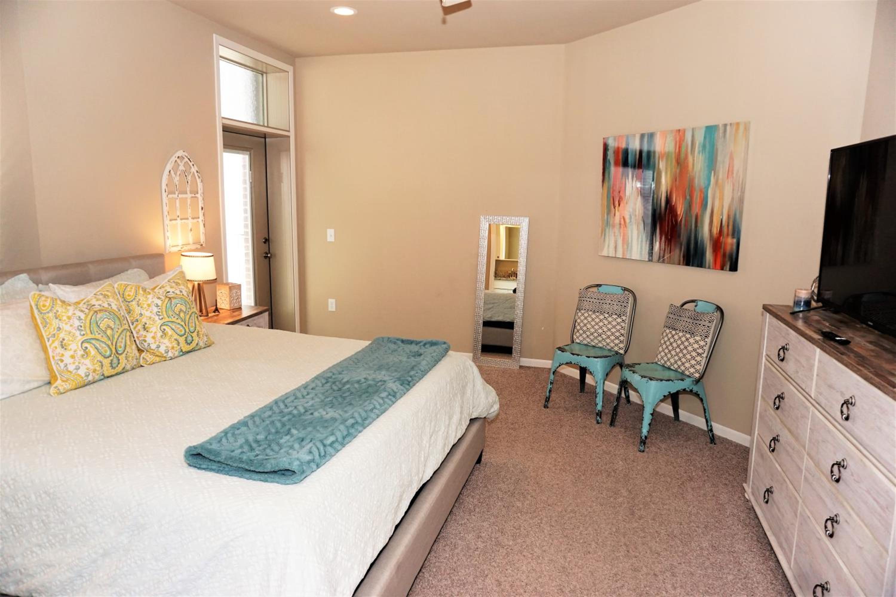 Cozy 3br Downtown Bakery & Shops! view 5