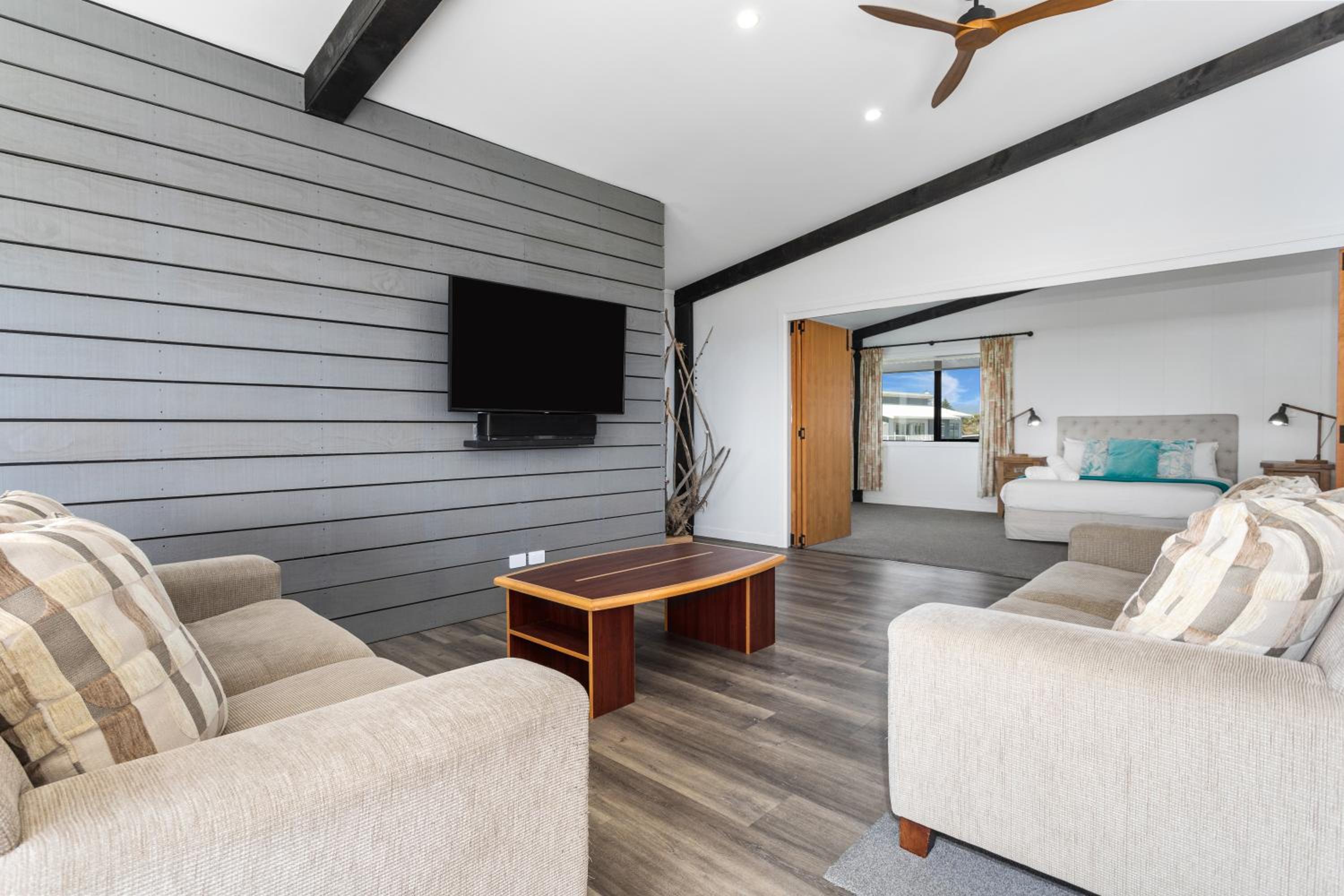 Black Bach- Beachfront Paradise Retreat view 5