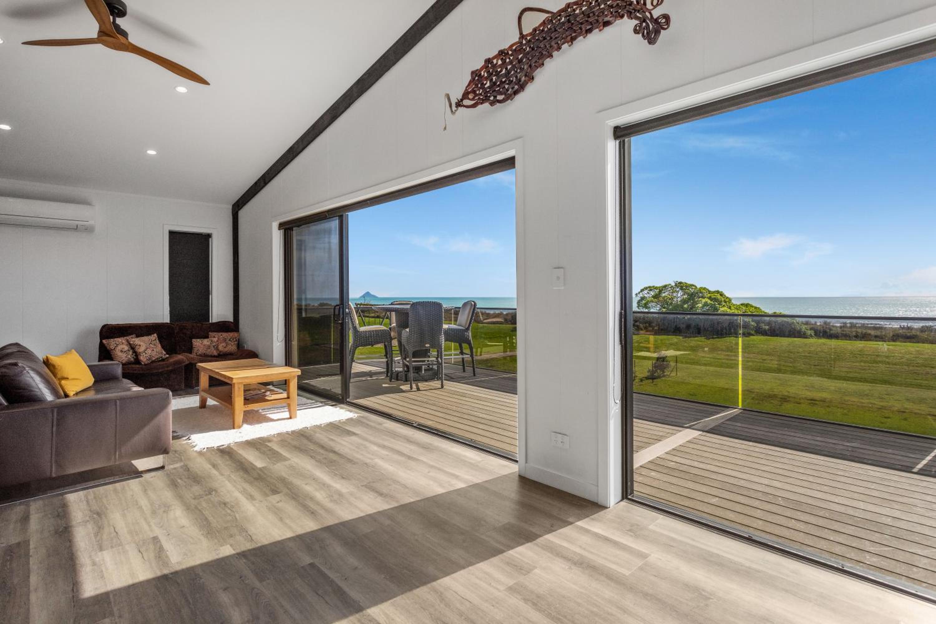 Black Bach- Beachfront Paradise Retreat view 2