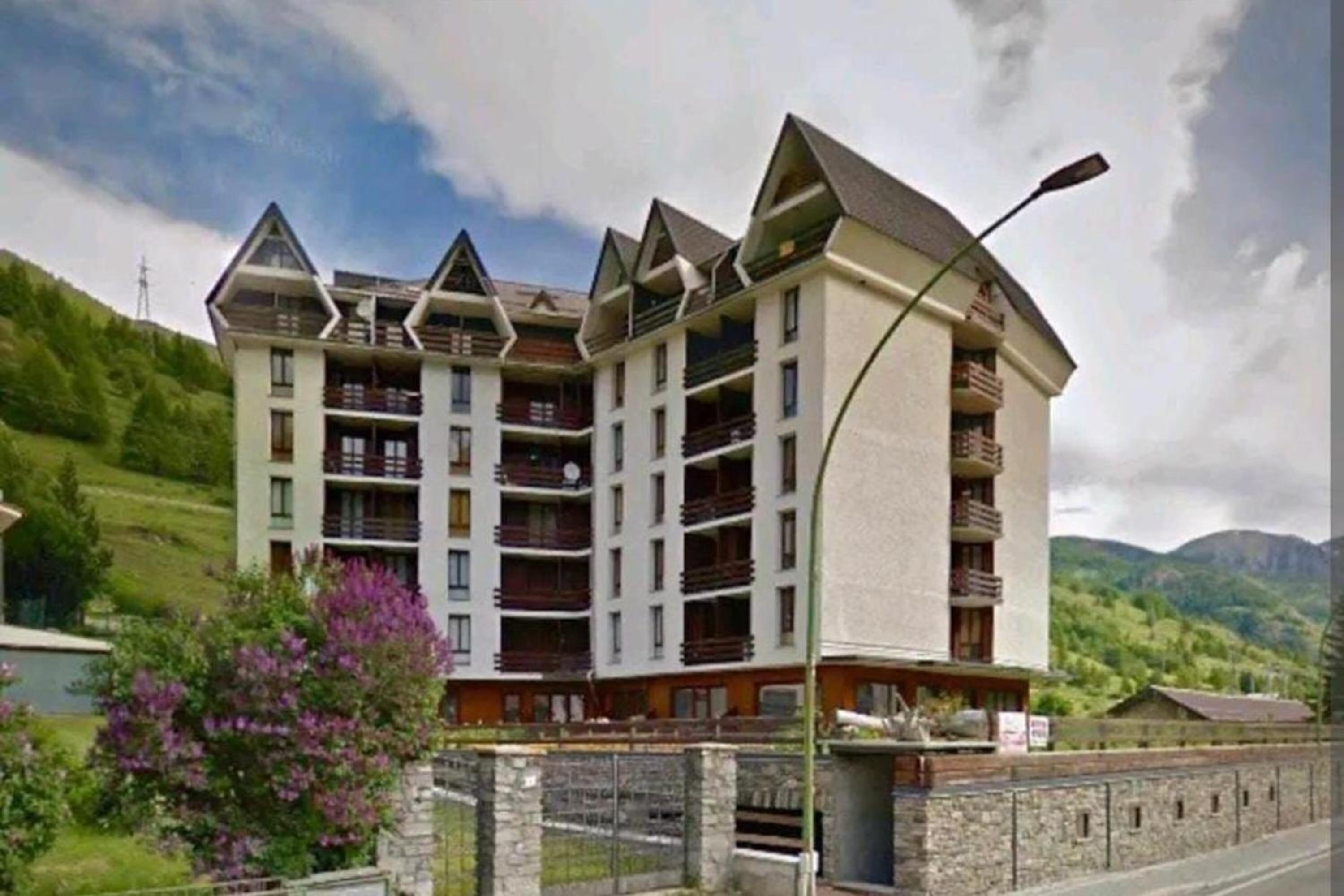 Studio Les Caribous Mountain Retreat - Happy Rentals view 2