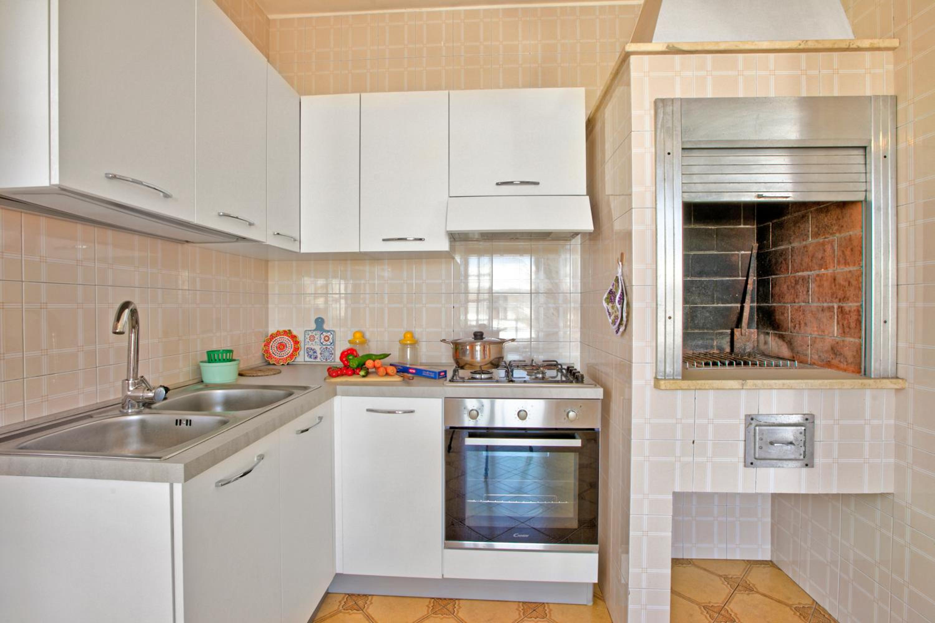 Casa Marangi 250 meters from the sea - Happy Rentals view 4