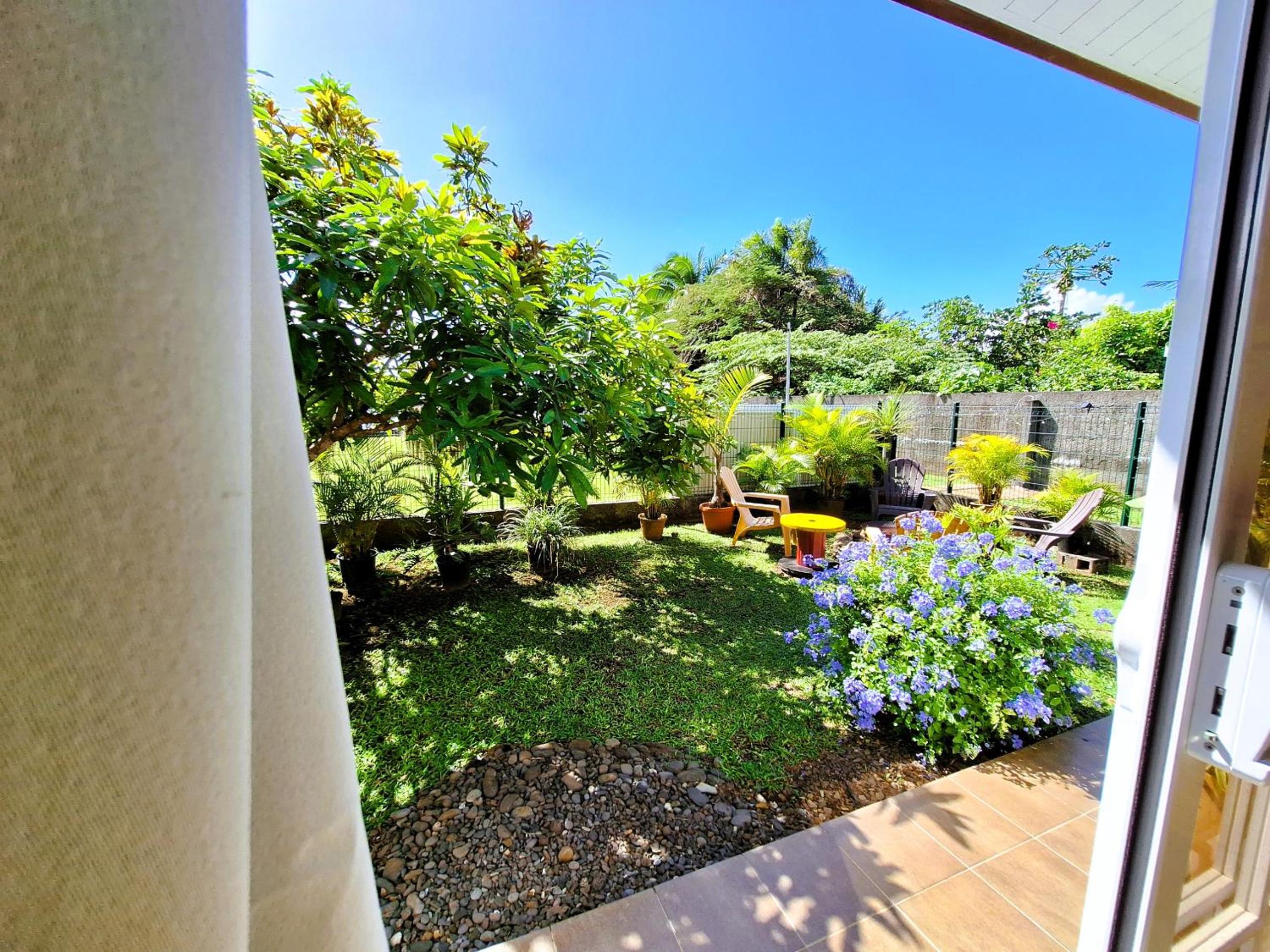 TAHITI - Fenua Chill House view 2