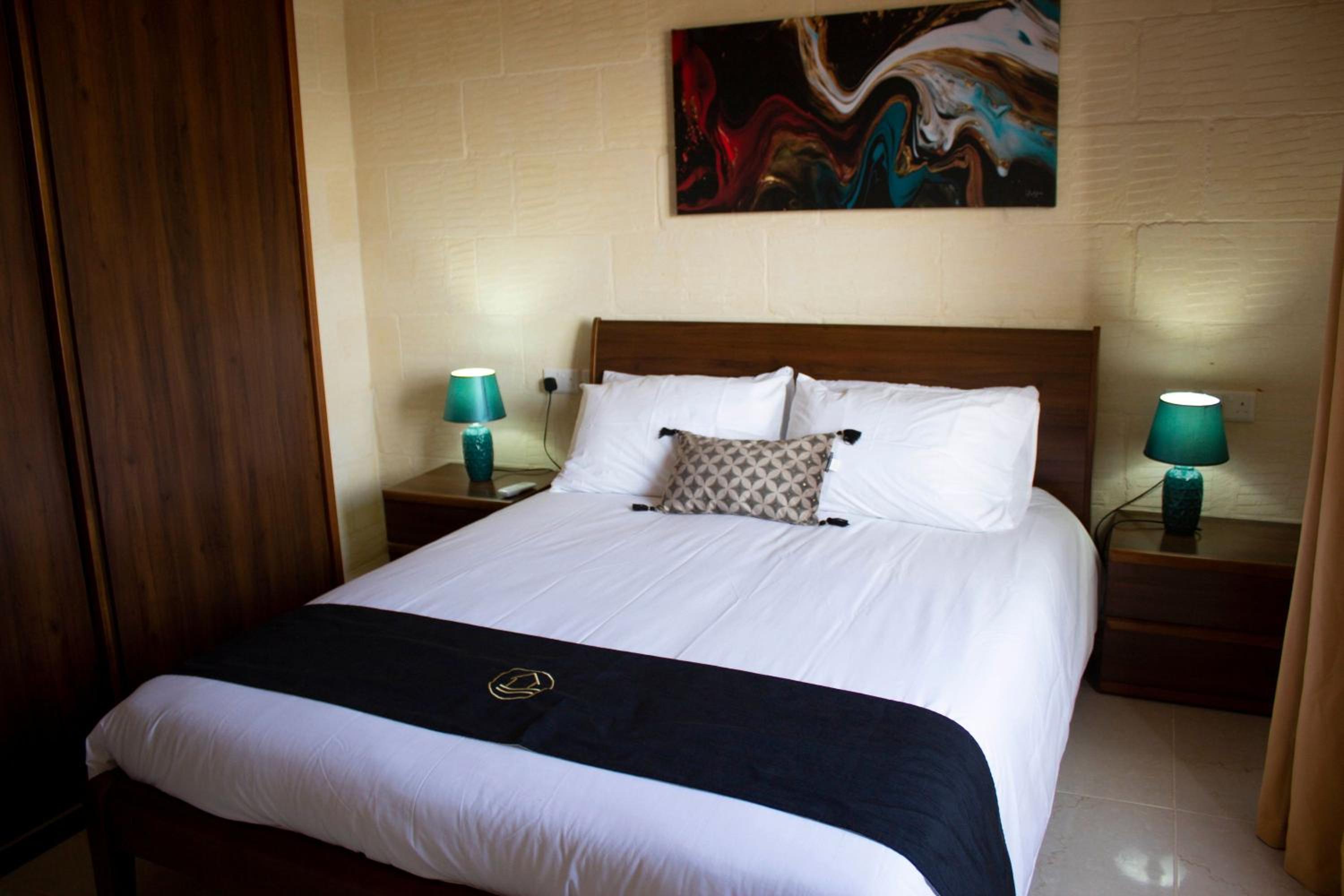 Kenn Gozitan villa and pool - Happy Rentals