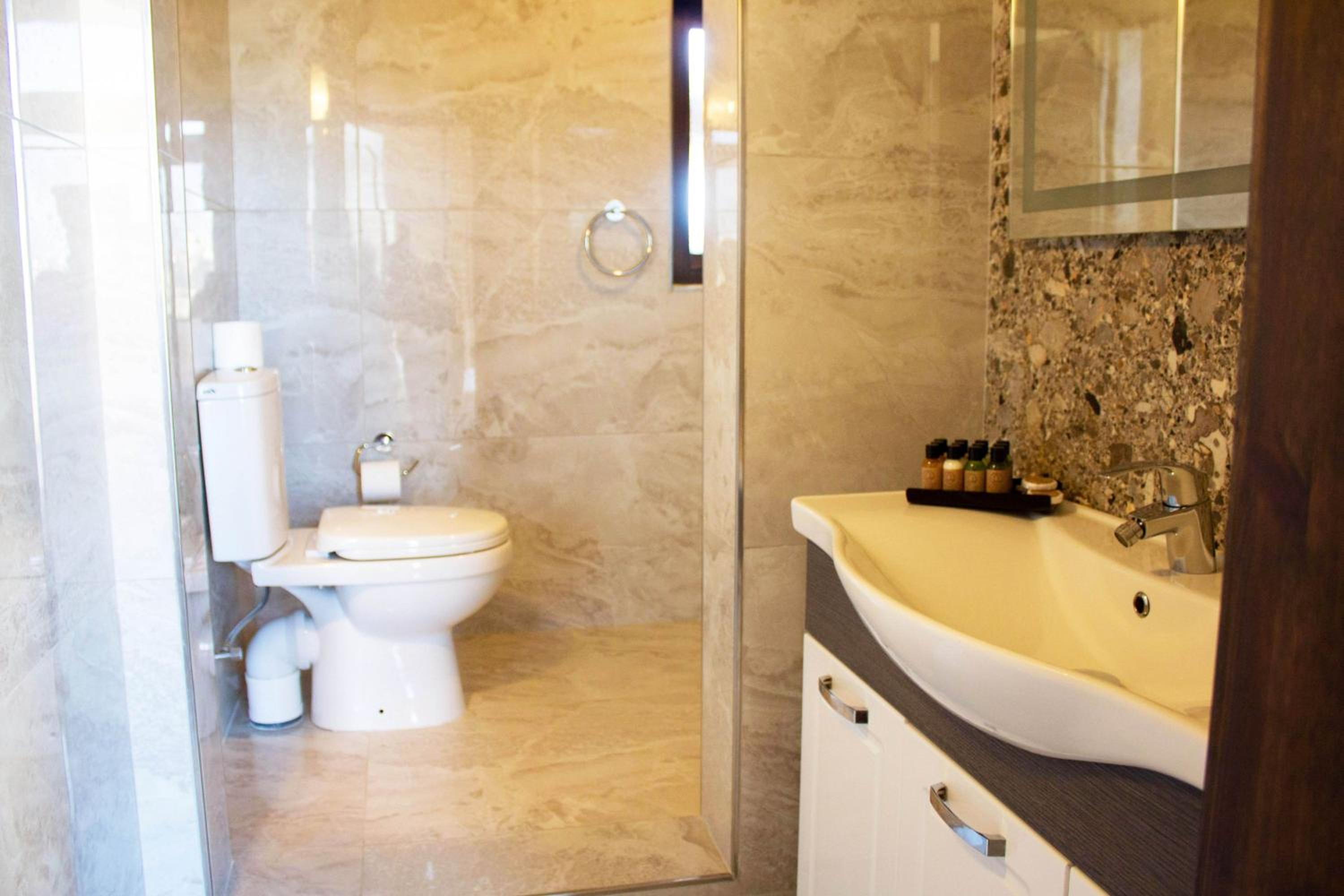 Kenn Gozitan villa and pool - Happy Rentals