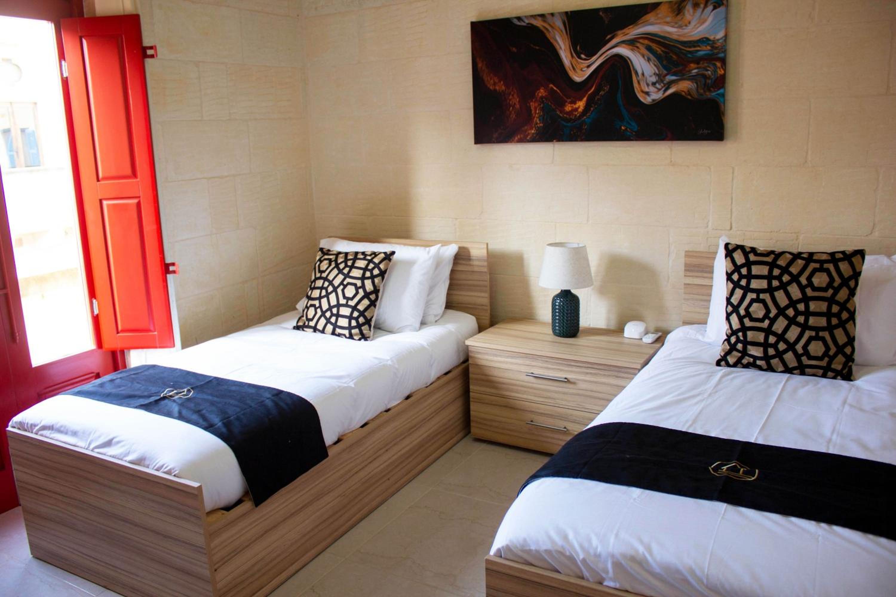 Kenn Gozitan villa and pool - Happy Rentals