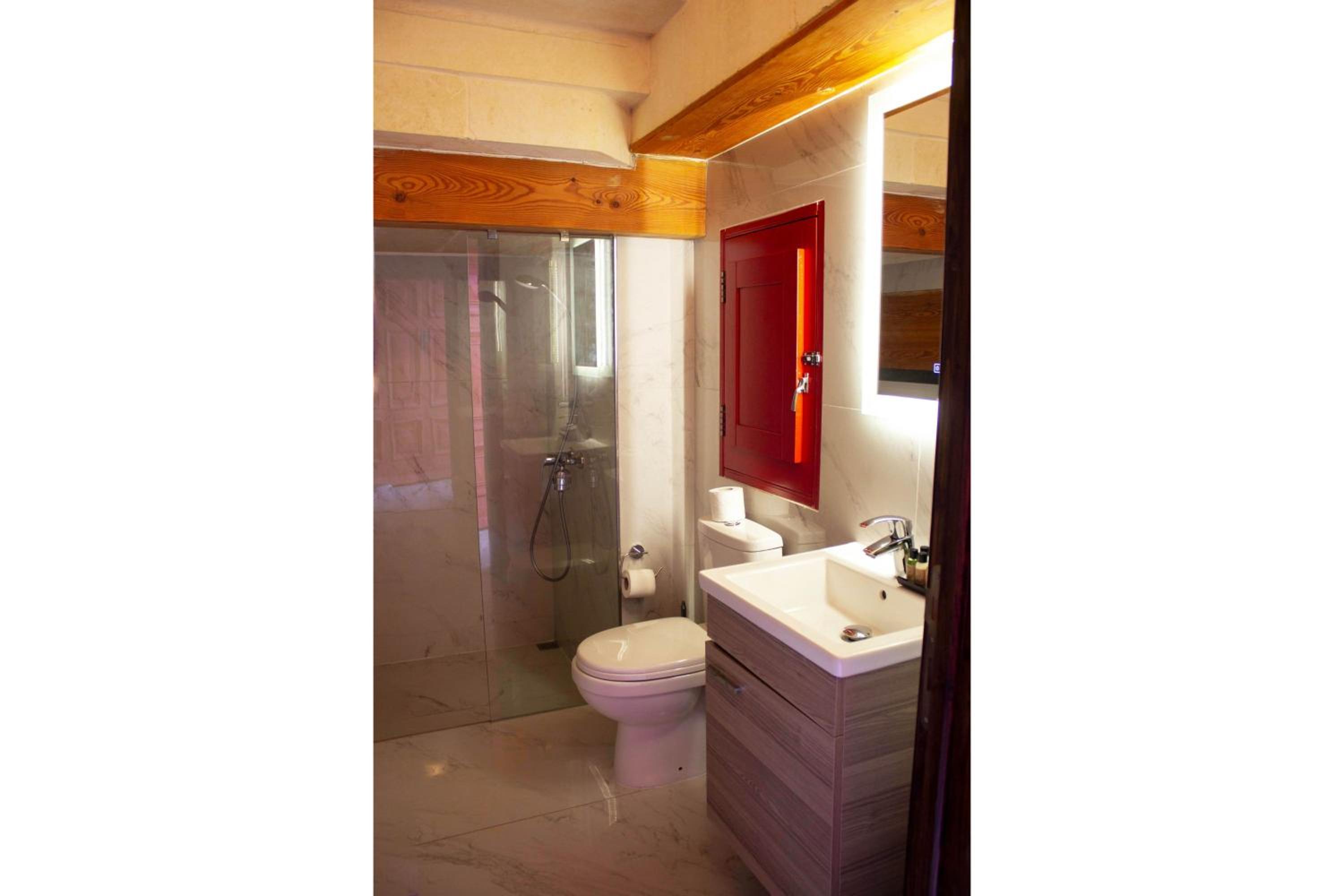 Kenn Gozitan villa and pool - Happy Rentals