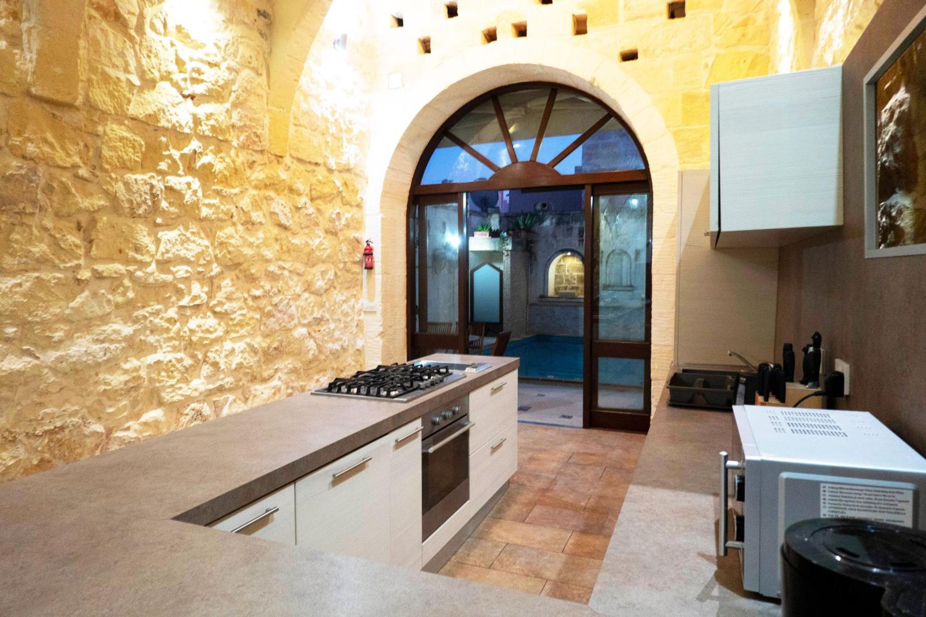 Mixel Gozitan Villa and Pool - Happy Rentals view 2