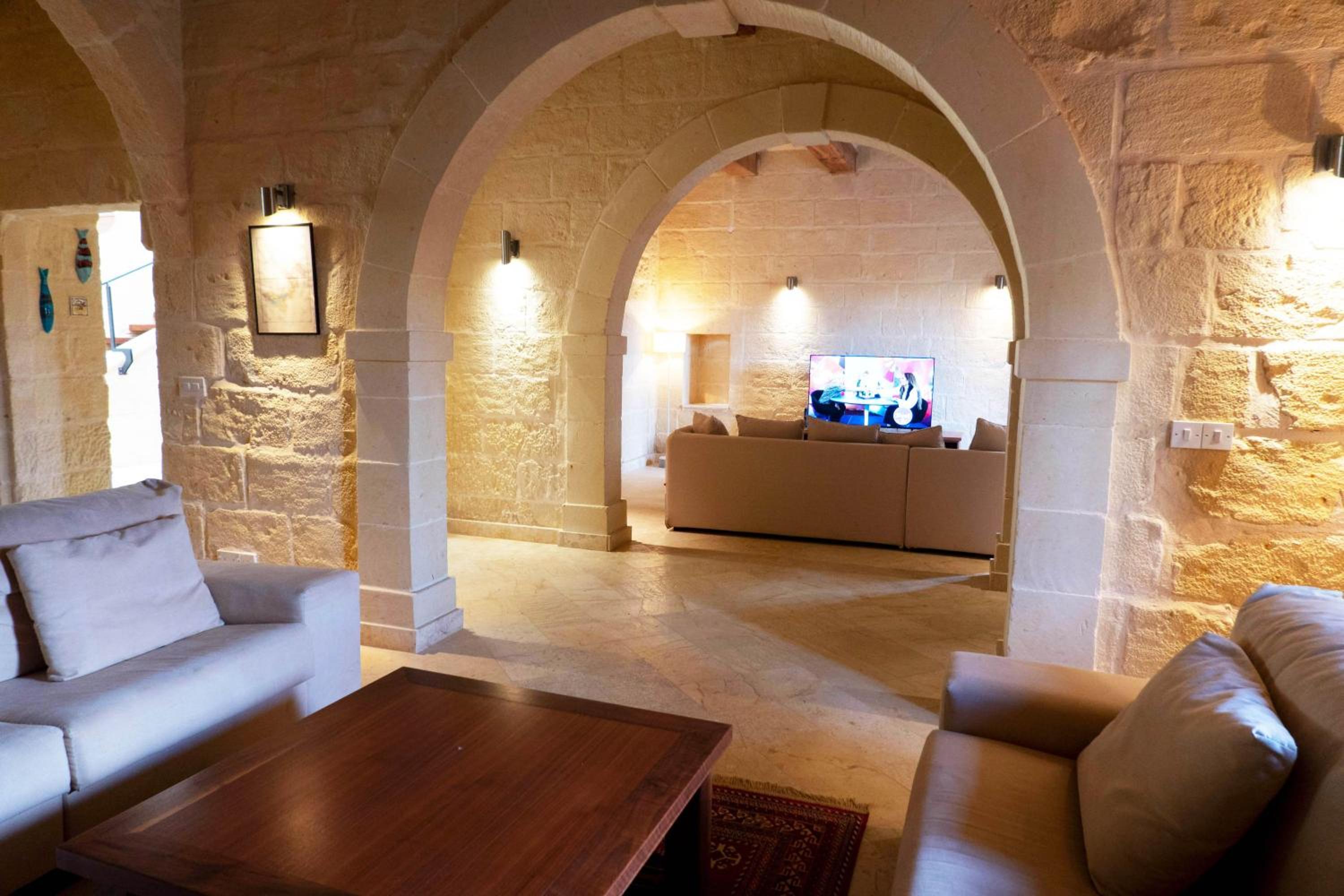OneFifty Gozitan Villa and Pool view 4
