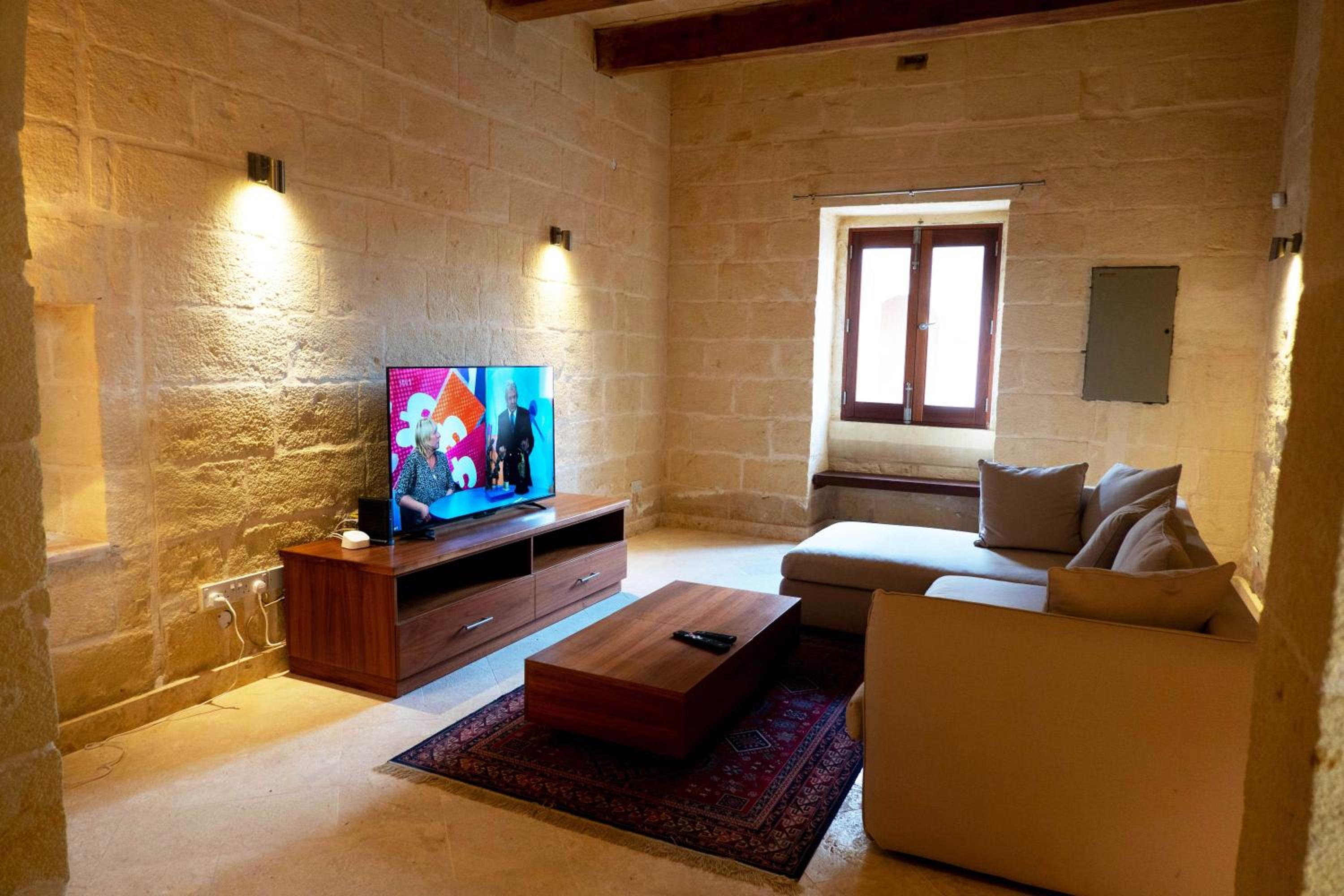 OneFifty Gozitan Villa and Pool view 5