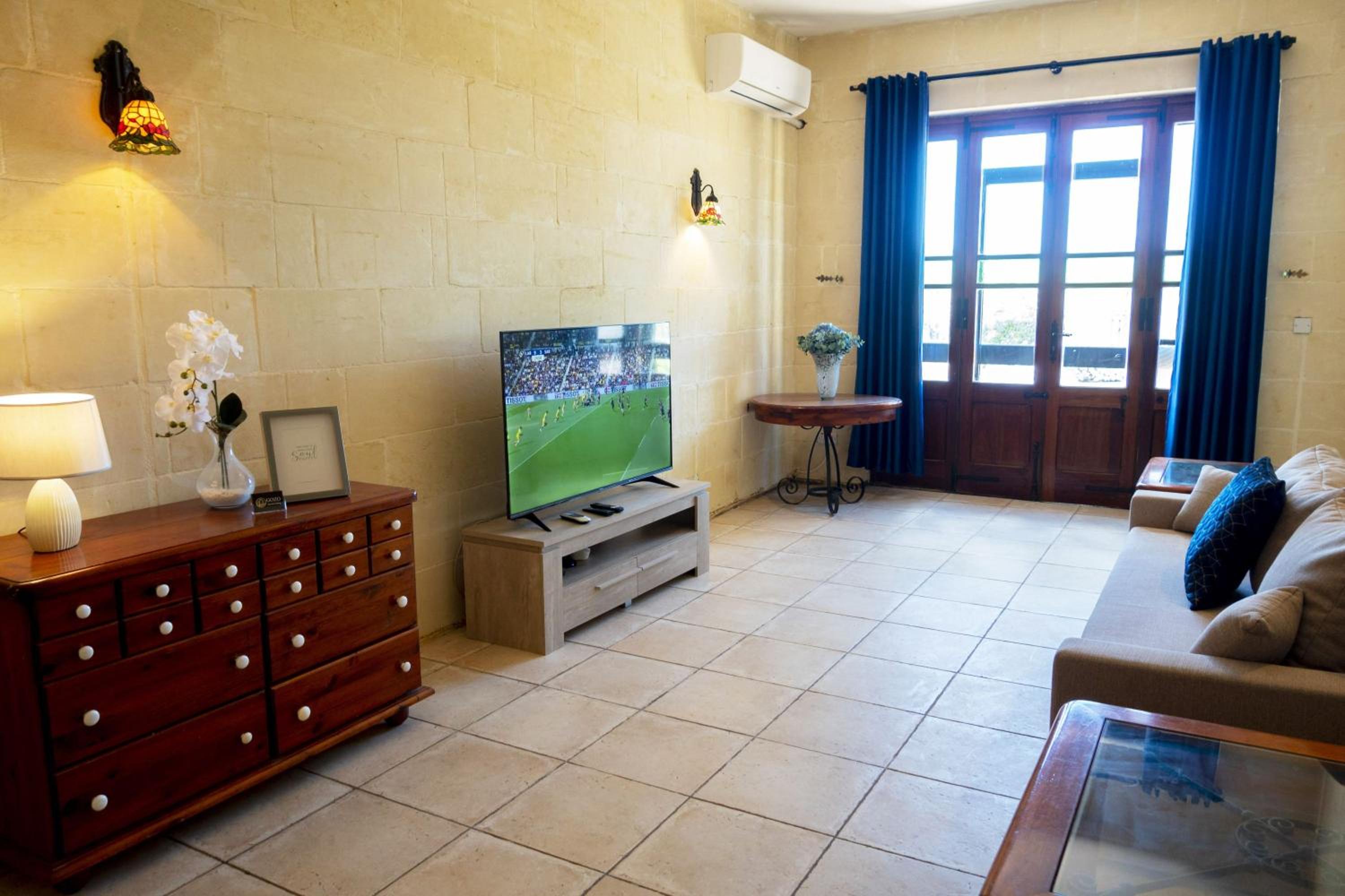 Zest Gozitan Villa & Pool - Happy Rentals photo 2