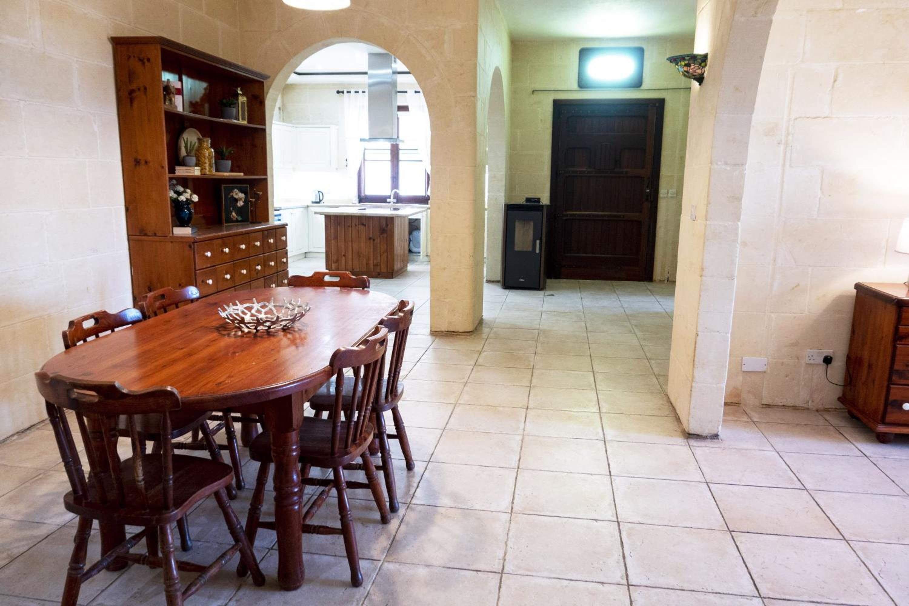 Zest Gozitan Villa & Pool - Happy Rentals photo 4