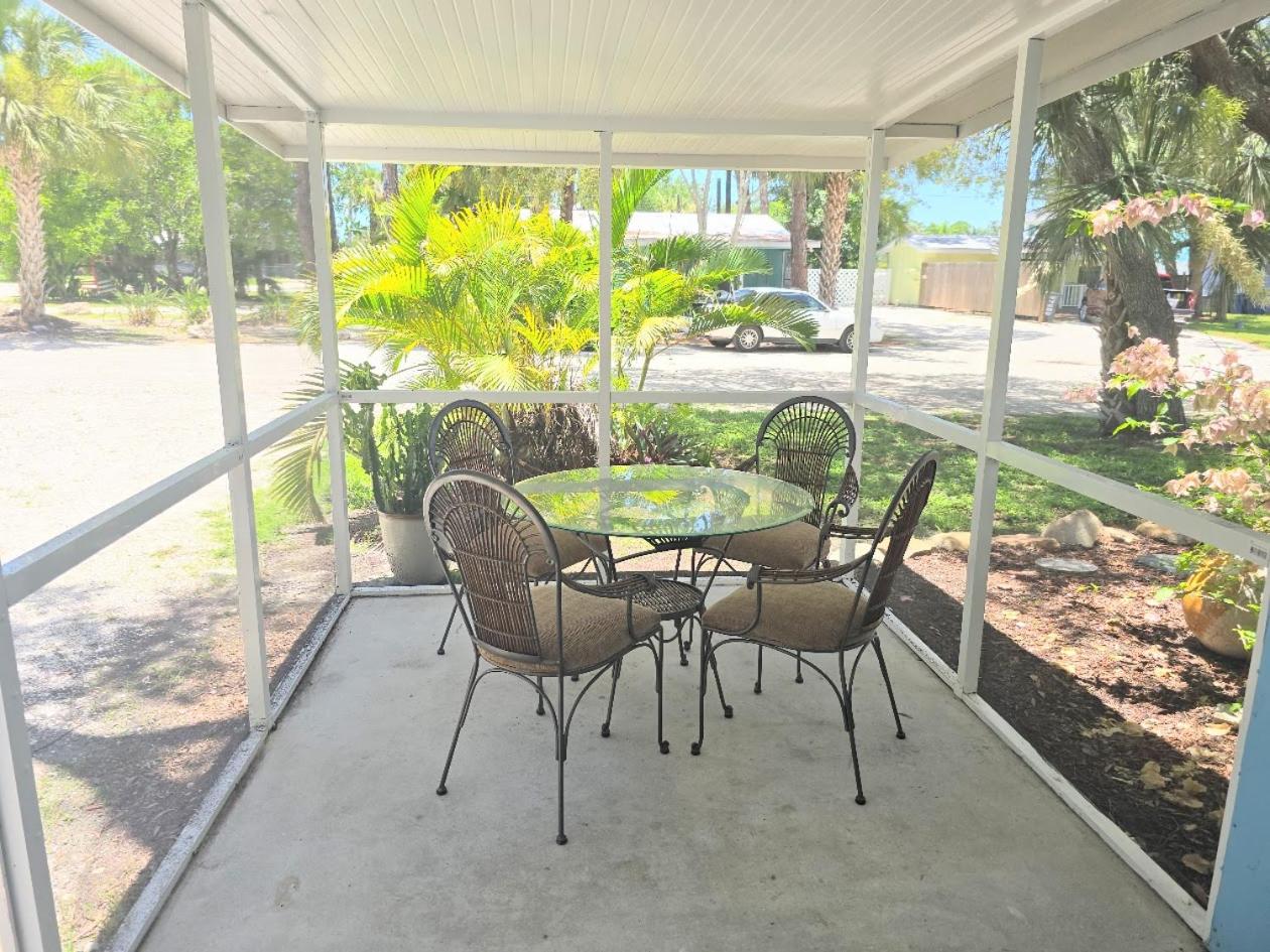 Hotel Manatee Spacious Updated On River 1 Mi to Beach Kit W&D - Image 1