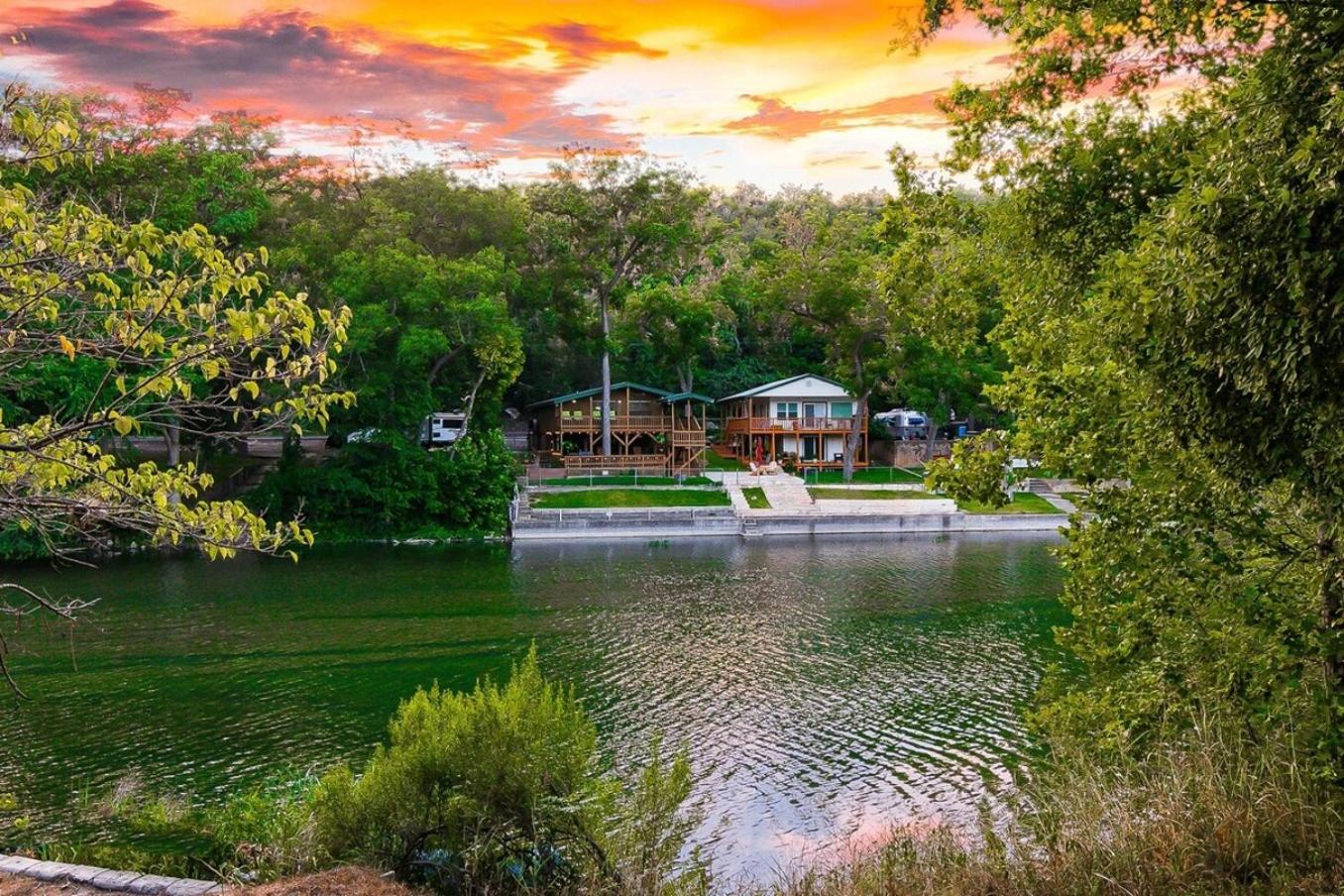 Riverside Stay Cozy Nights & Golden Sunsets
