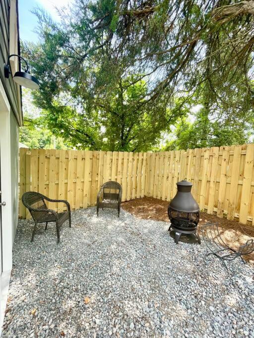 Updated, Fenced, Pet Friendly Downtown Cottage view 2