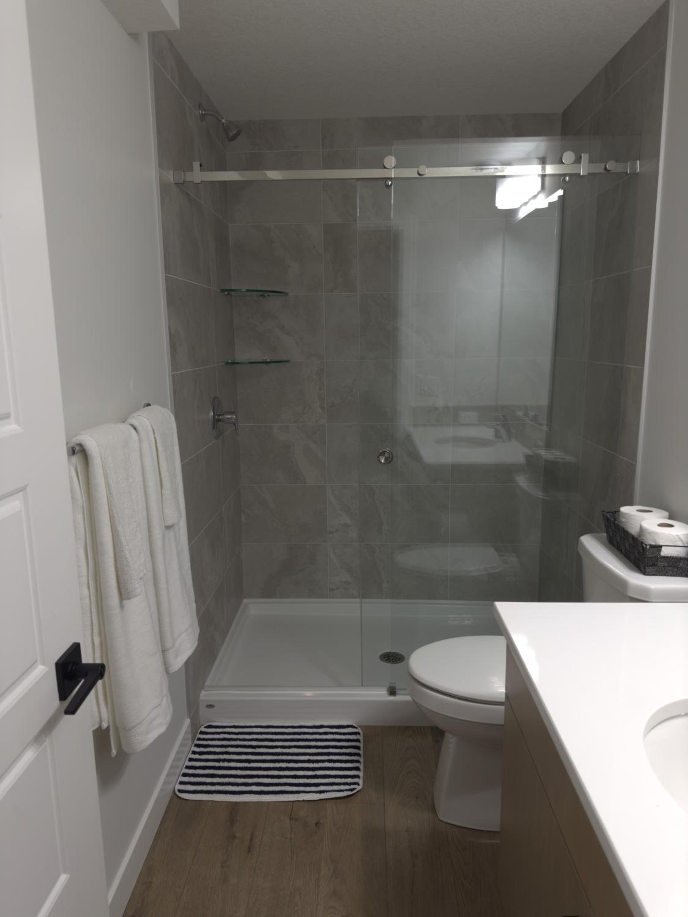 Cozy Apartment in South West Calgary