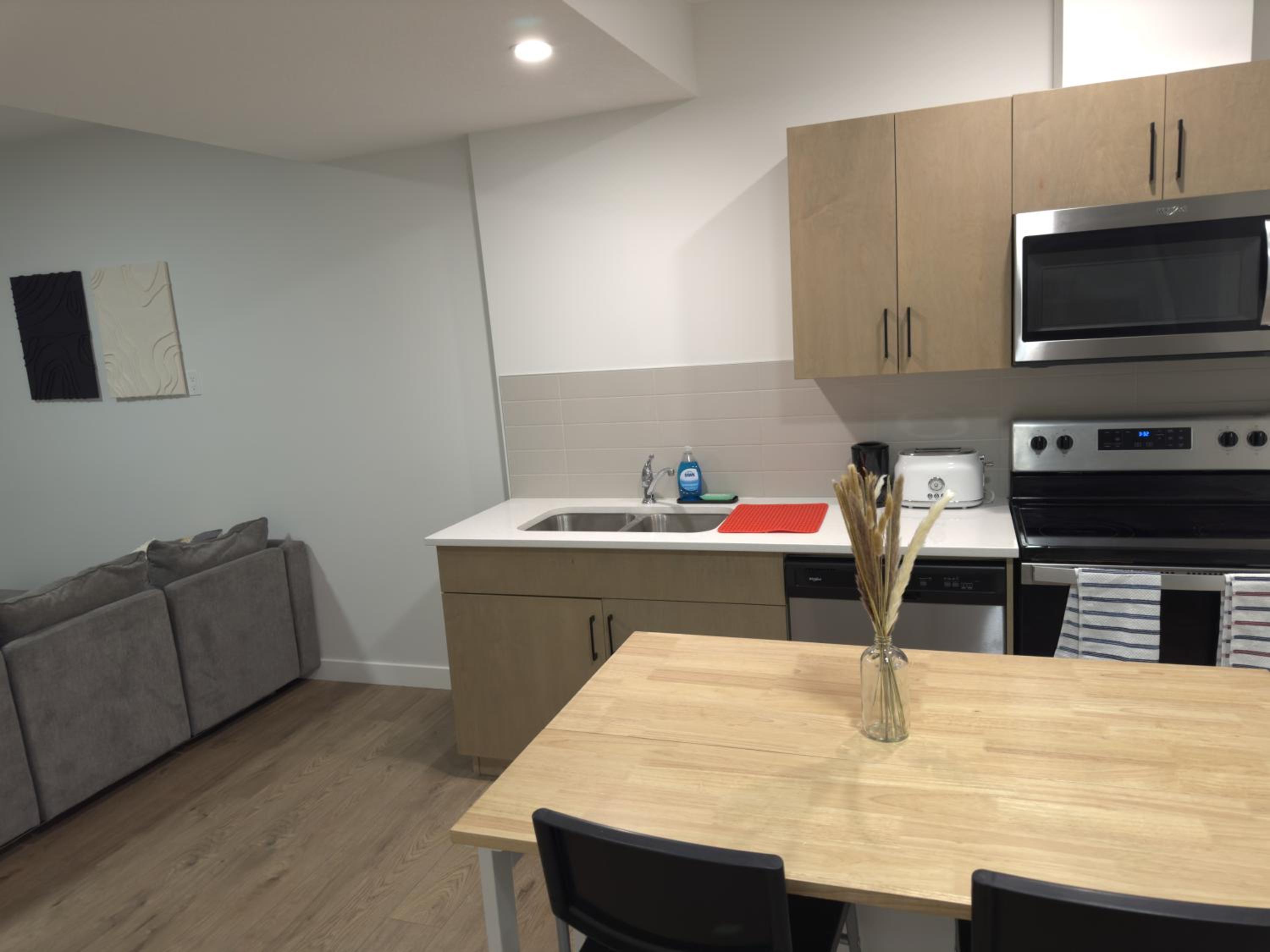Cozy Apartment in South West Calgary