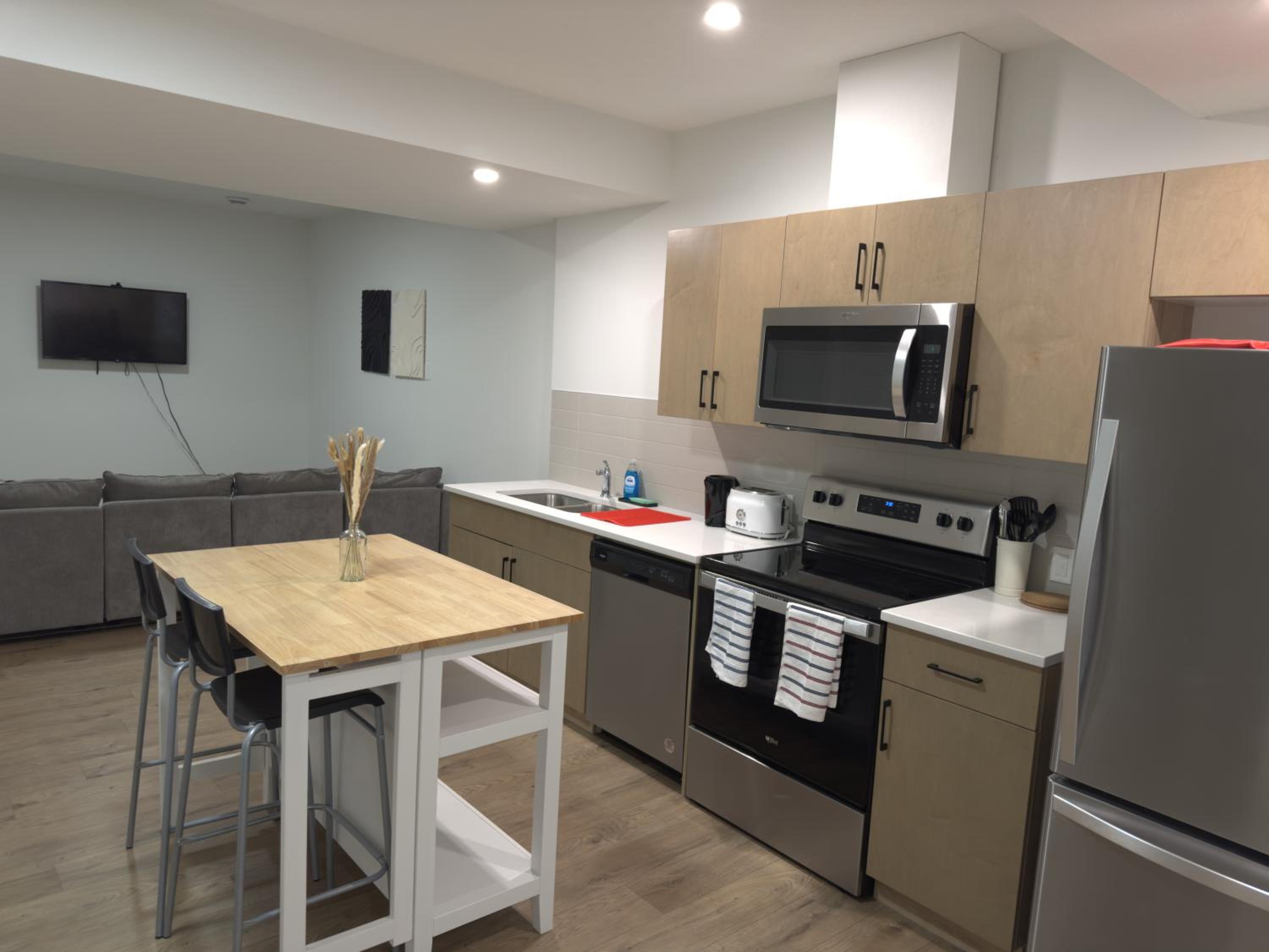 Cozy Apartment in South West Calgary