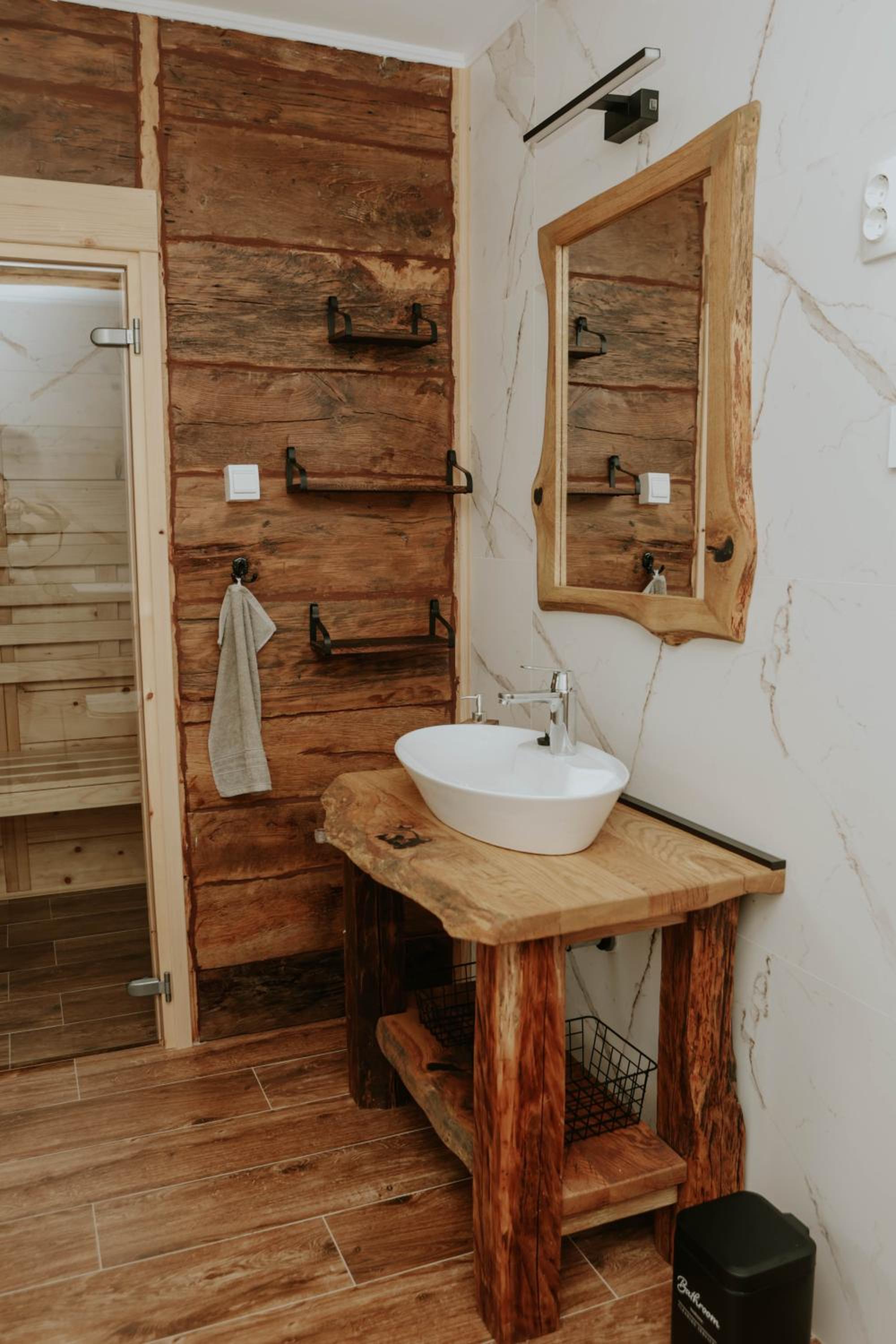 Holiday house Rustic Oak view 3