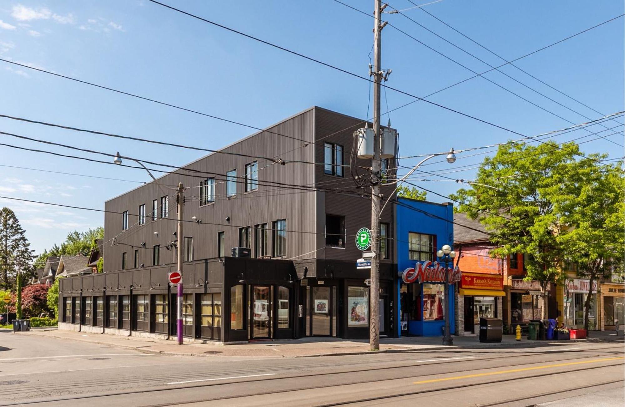 Modern 2 Bedroom Apartment - Near Leslieville