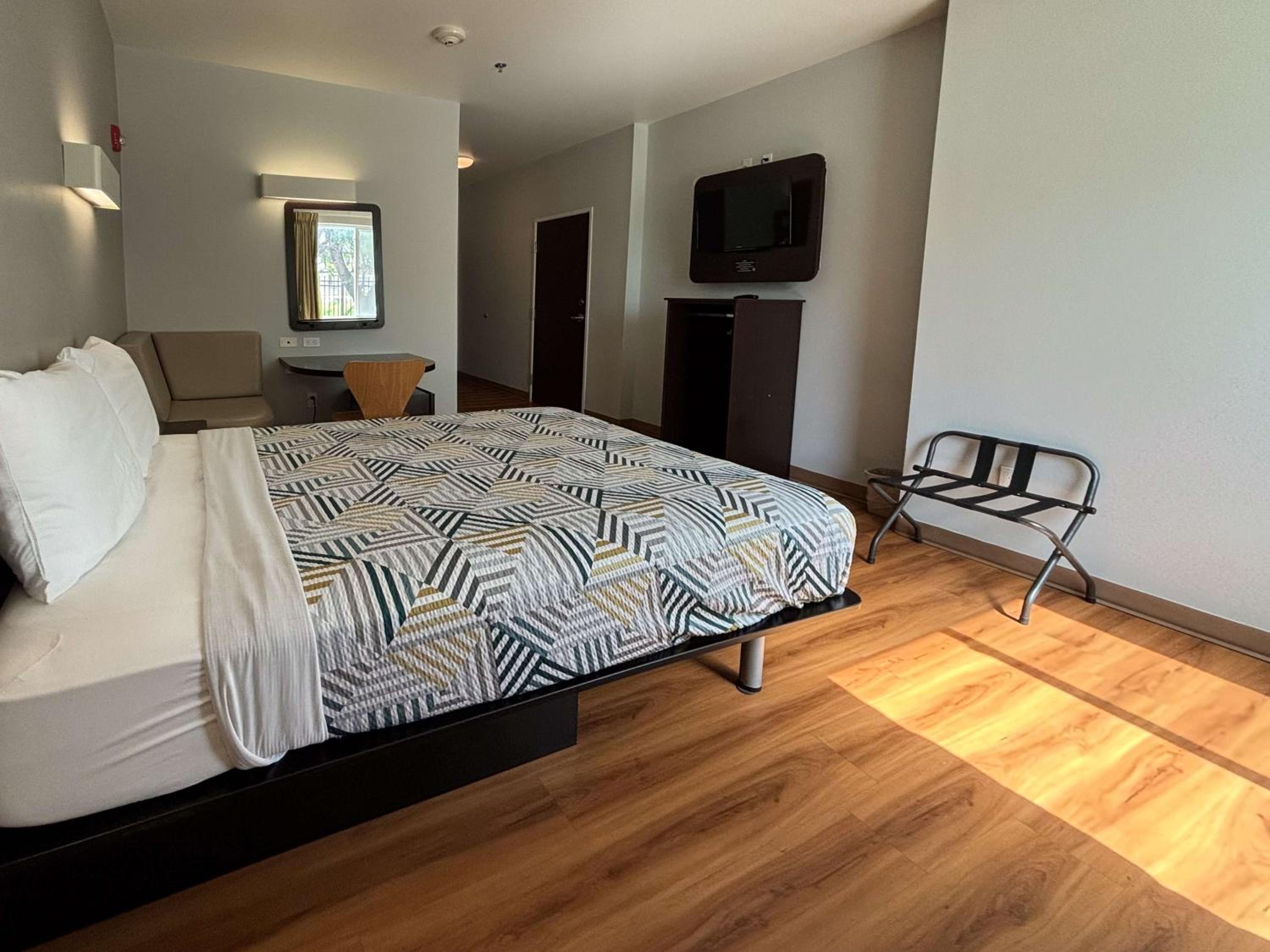 Motel 6-Weslaco, TX - Property Image 1