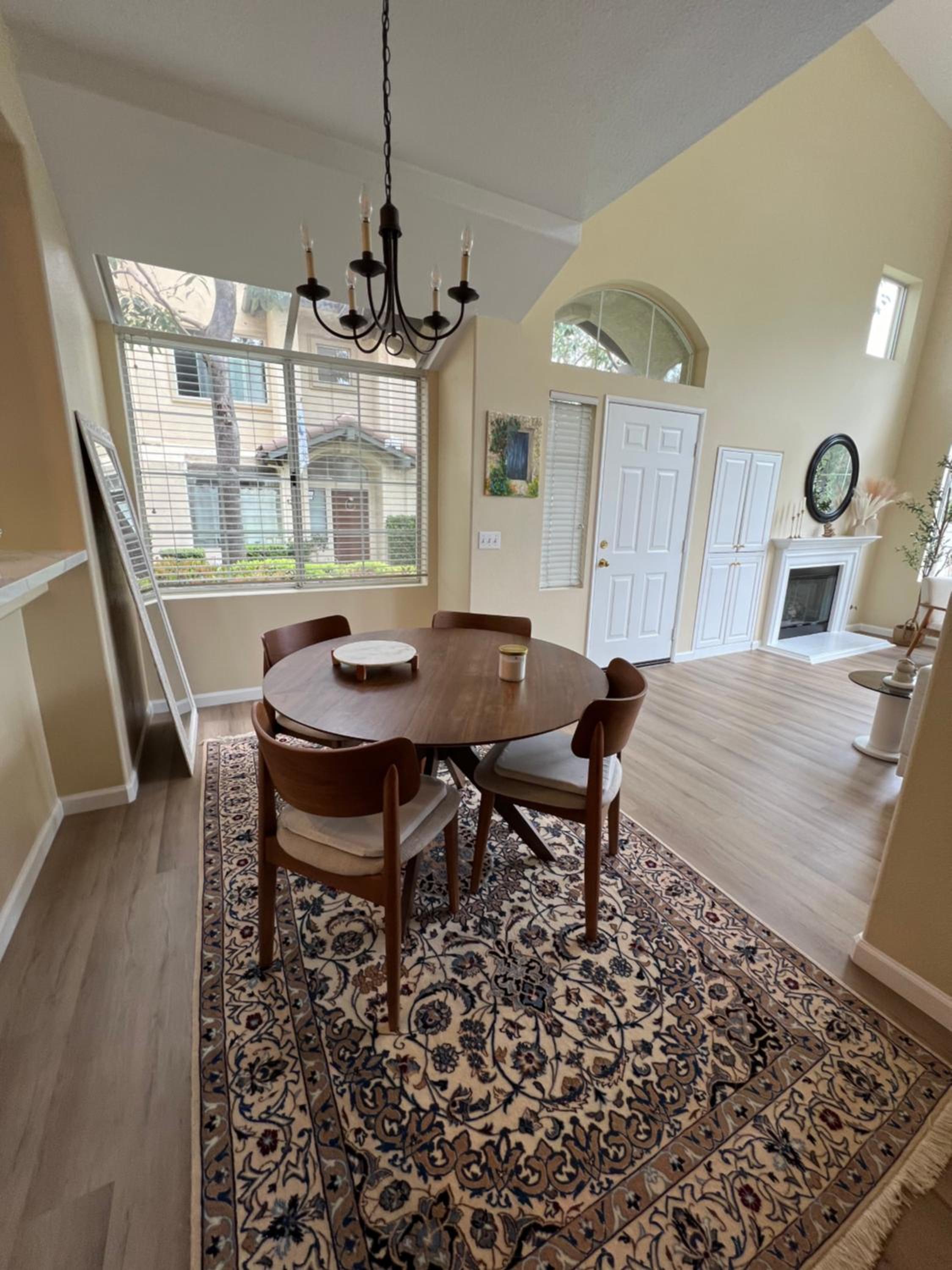 Luxury Private Master Suite With Mountain View - Property Image 3
