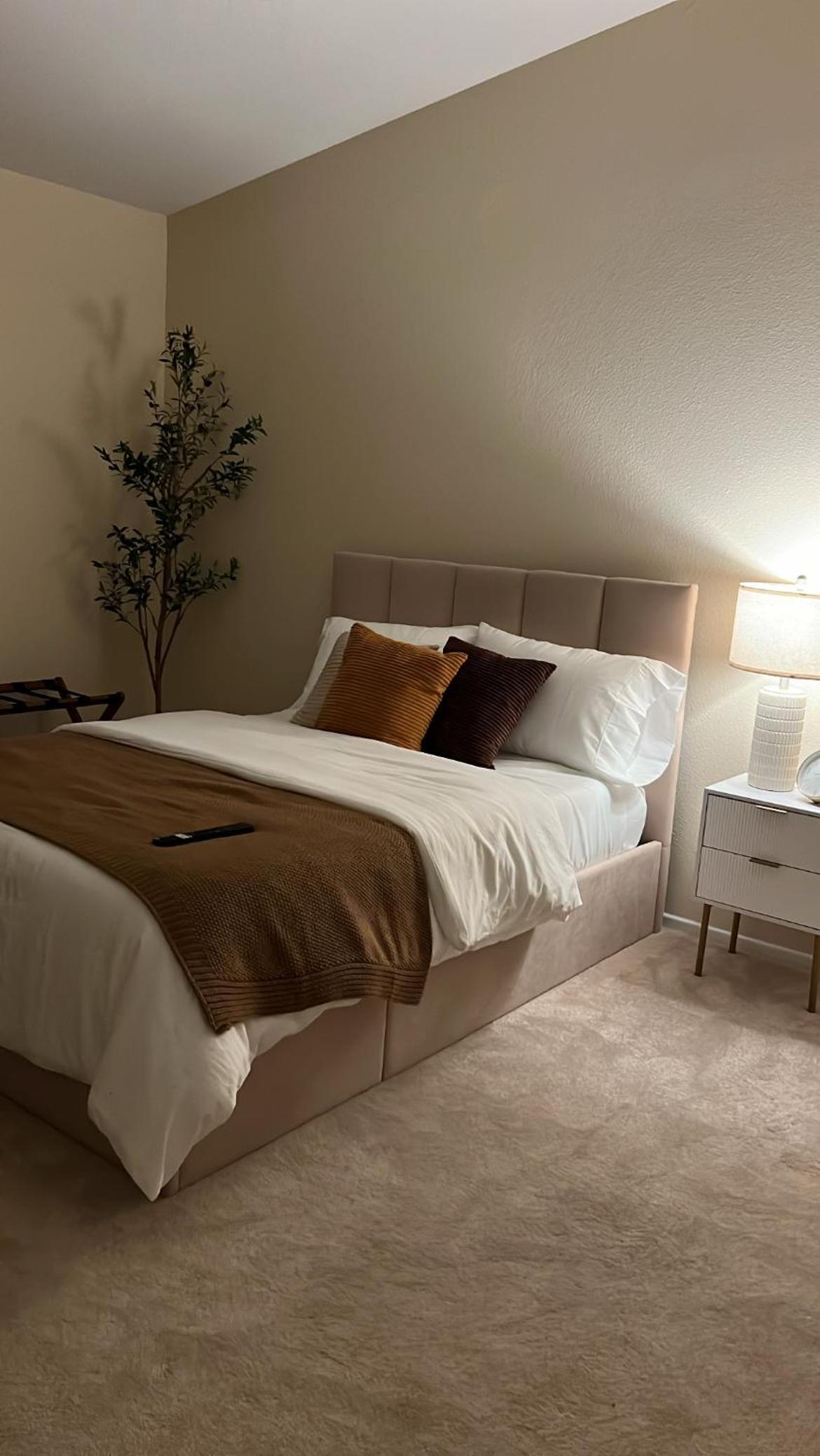 Luxury Private Master Suite With Mountain View - Property Image 7
